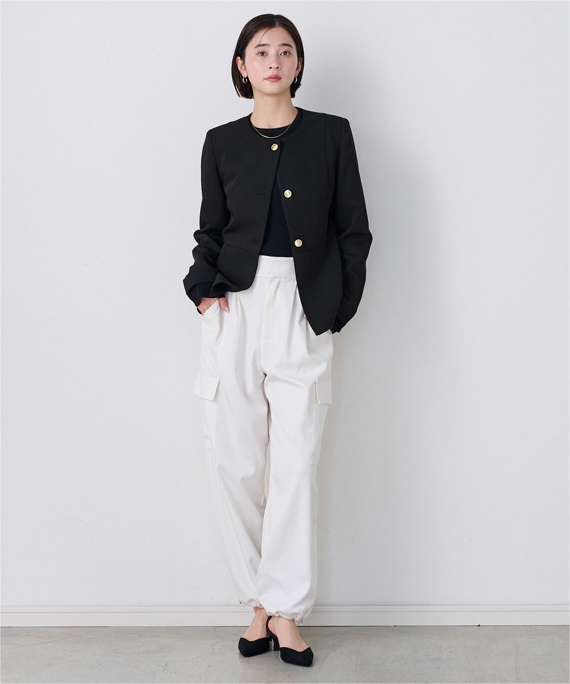 ur's「【小林有里さんコラボアイテム】美シルエットゴールド釦ペプラムジャケット」|ノーカラージャケット|