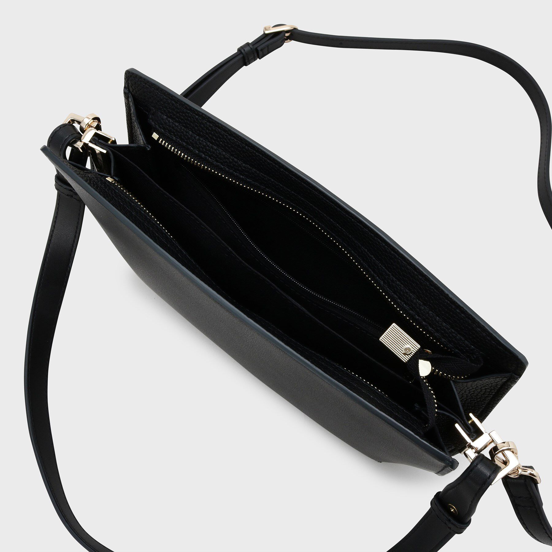 UNTITLED「スプリットレザーフラットショルダー」|ショルダー・メッセンジャー|