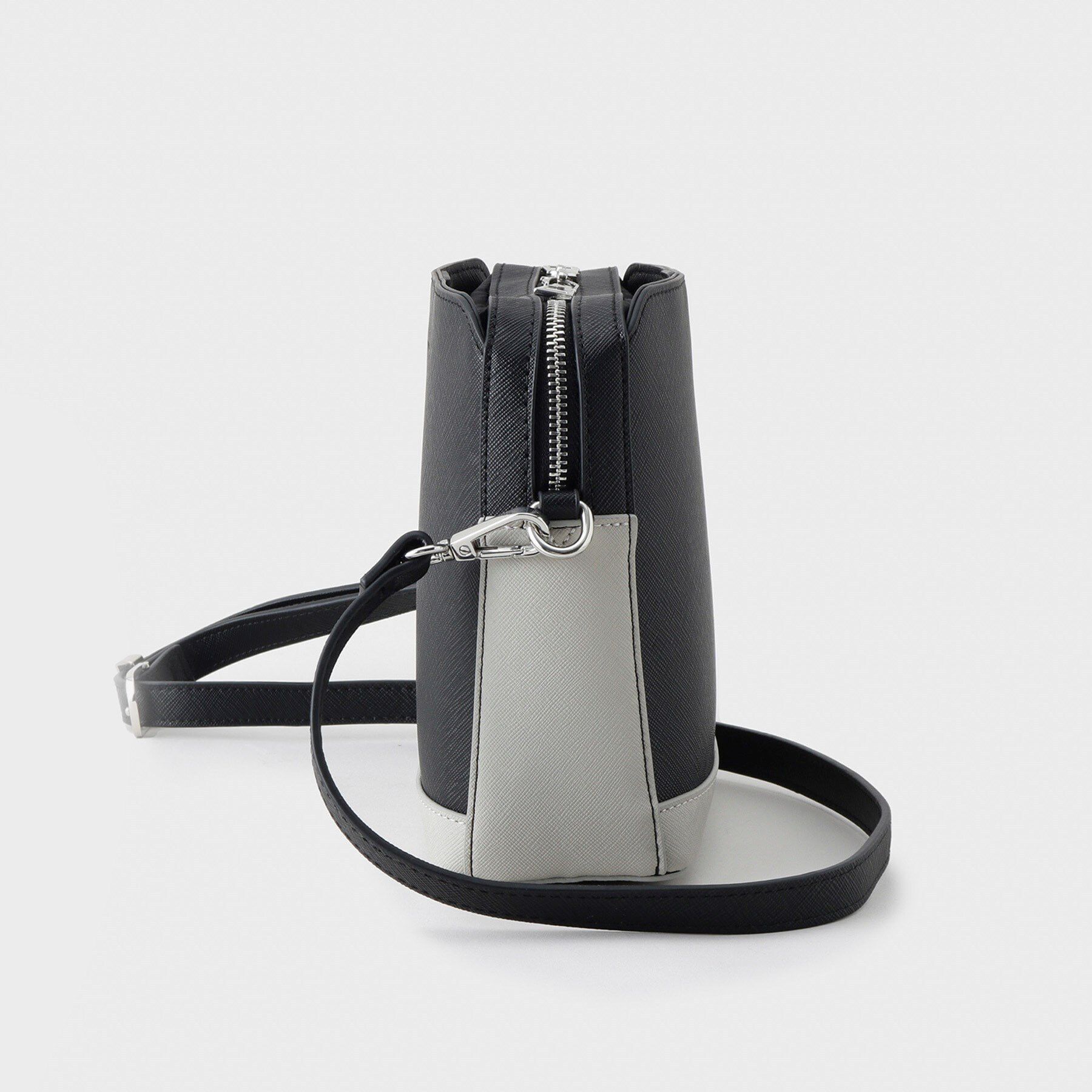 tk.TAKEO KIKUCHI「アオリミニショルダー」|ショルダー・メッセンジャー|