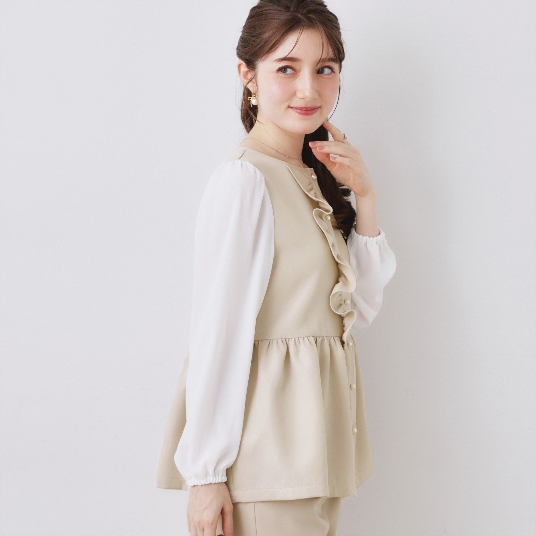 Couture broach「【ハレの日・通勤】フリルドッキング ペプラムブラウス」|シャツ・ブラウス|