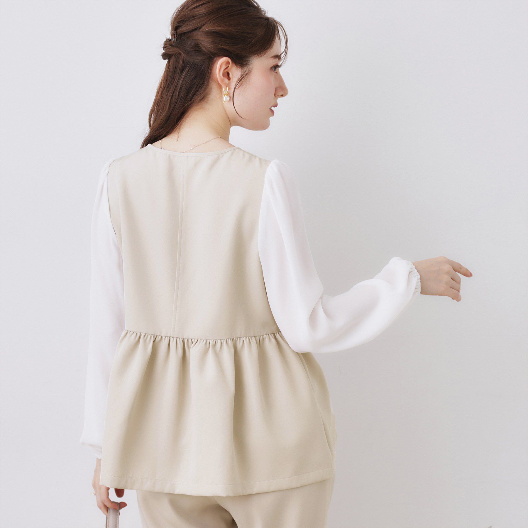 Couture broach「【ハレの日・通勤】フリルドッキング ペプラムブラウス」|シャツ・ブラウス|
