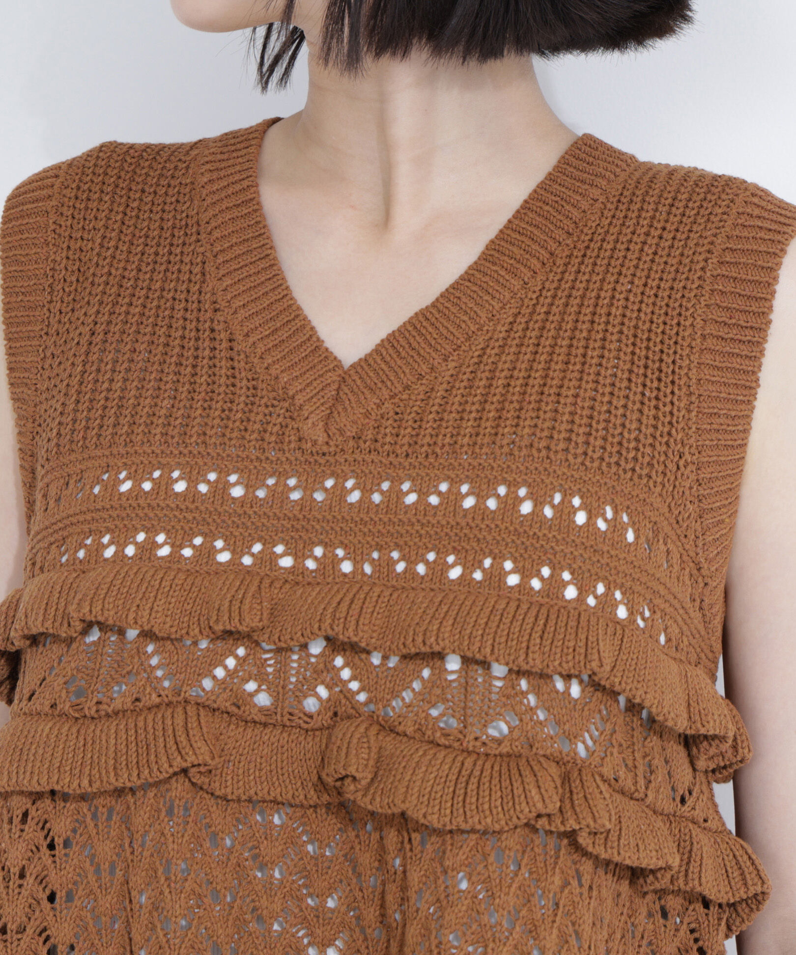  「Vネック透かし編みフリルニット」|ニット・セーター|