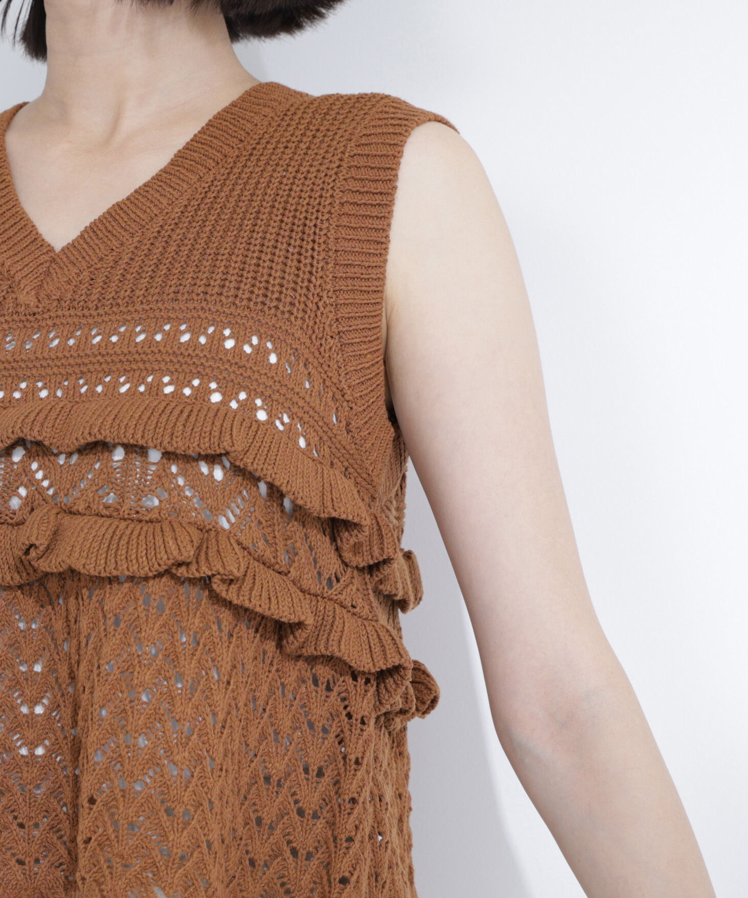  「Vネック透かし編みフリルニット」|ニット・セーター|