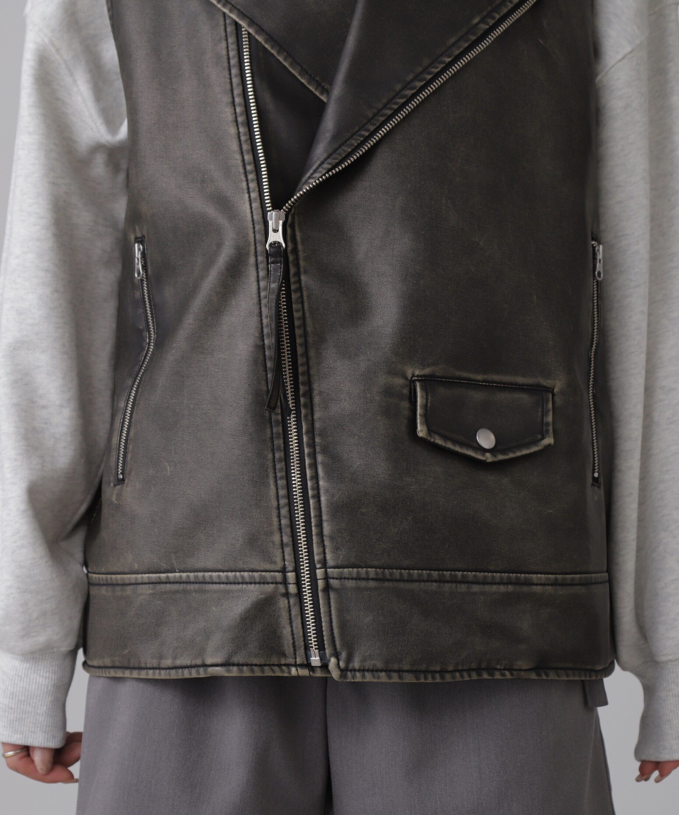  「フェイクレザーライダースジレ」|ブルゾン・スタジャン|