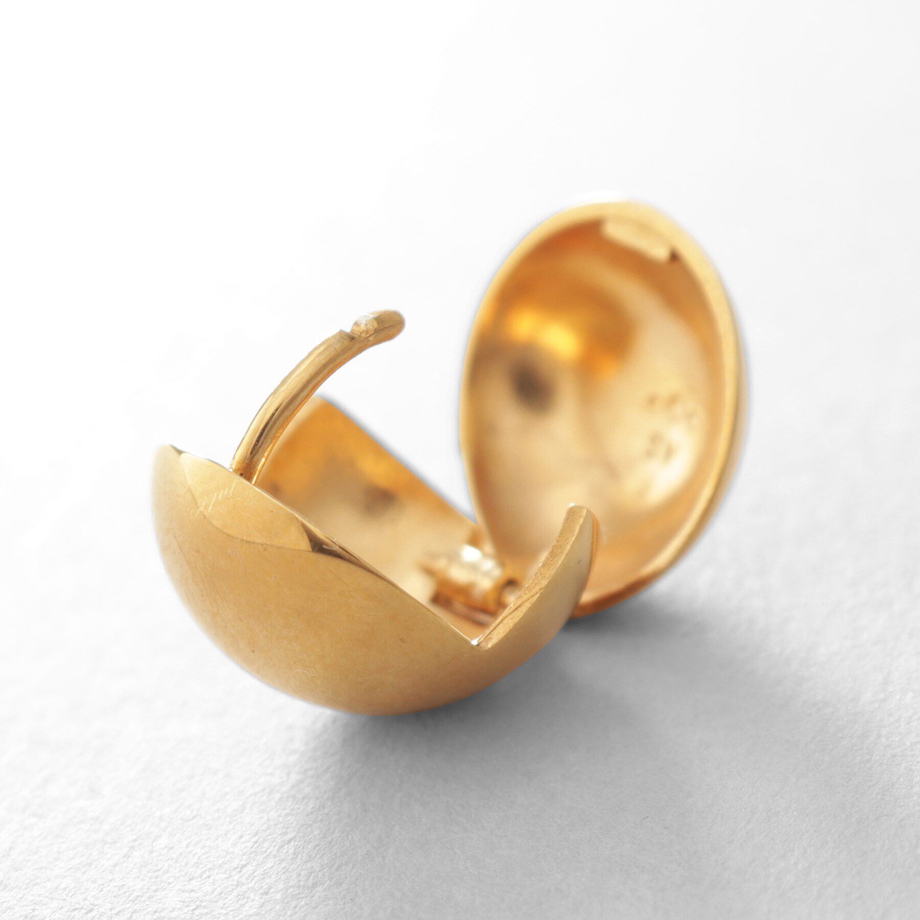 COCOSHNIK ONKITSCH「シルバー ハギーピアス ボールS GP」|ピアス|