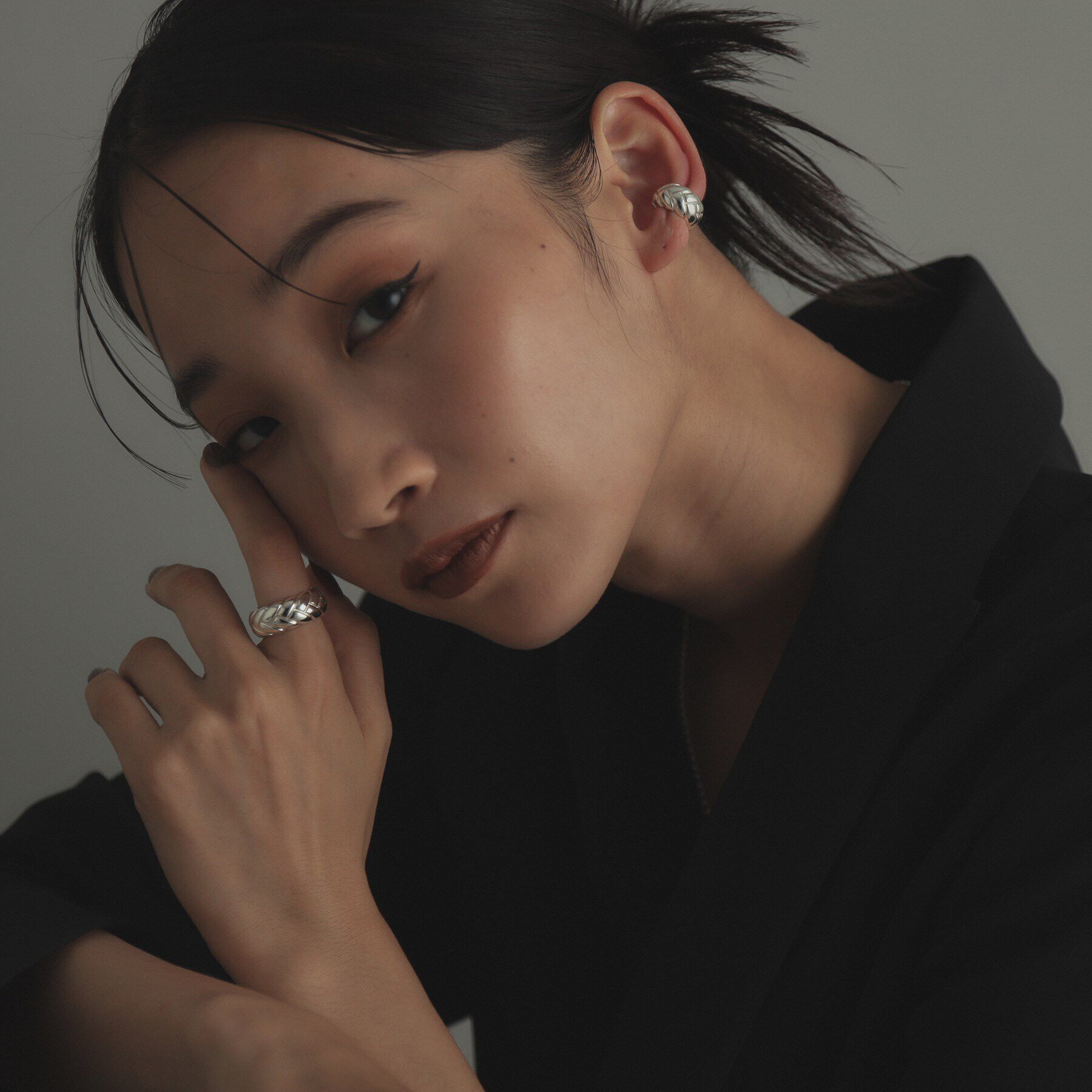 COCOSHNIK ONKITSCH「シルバー ブリックモチーフ イヤーカフ」|イヤーカフ|