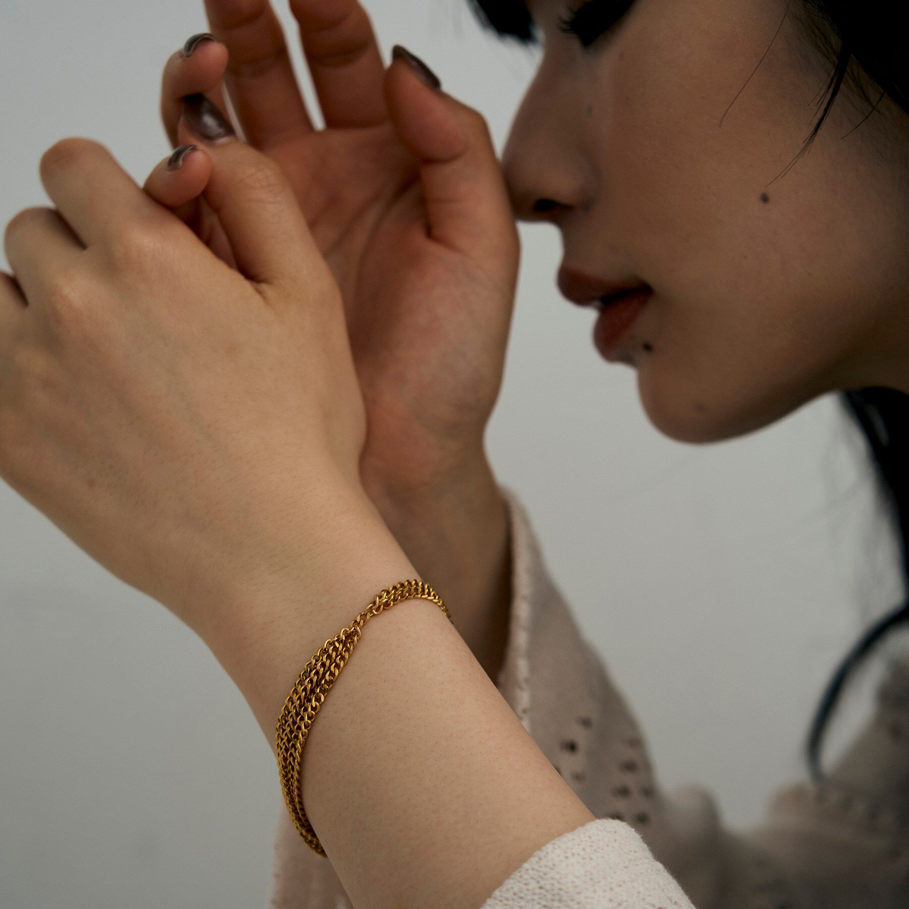 COCOSHNIK ONKITSCH「シルバー カーブチェーンアシンメトリードレープブレスレット GP」|ブレスレット・バングル|