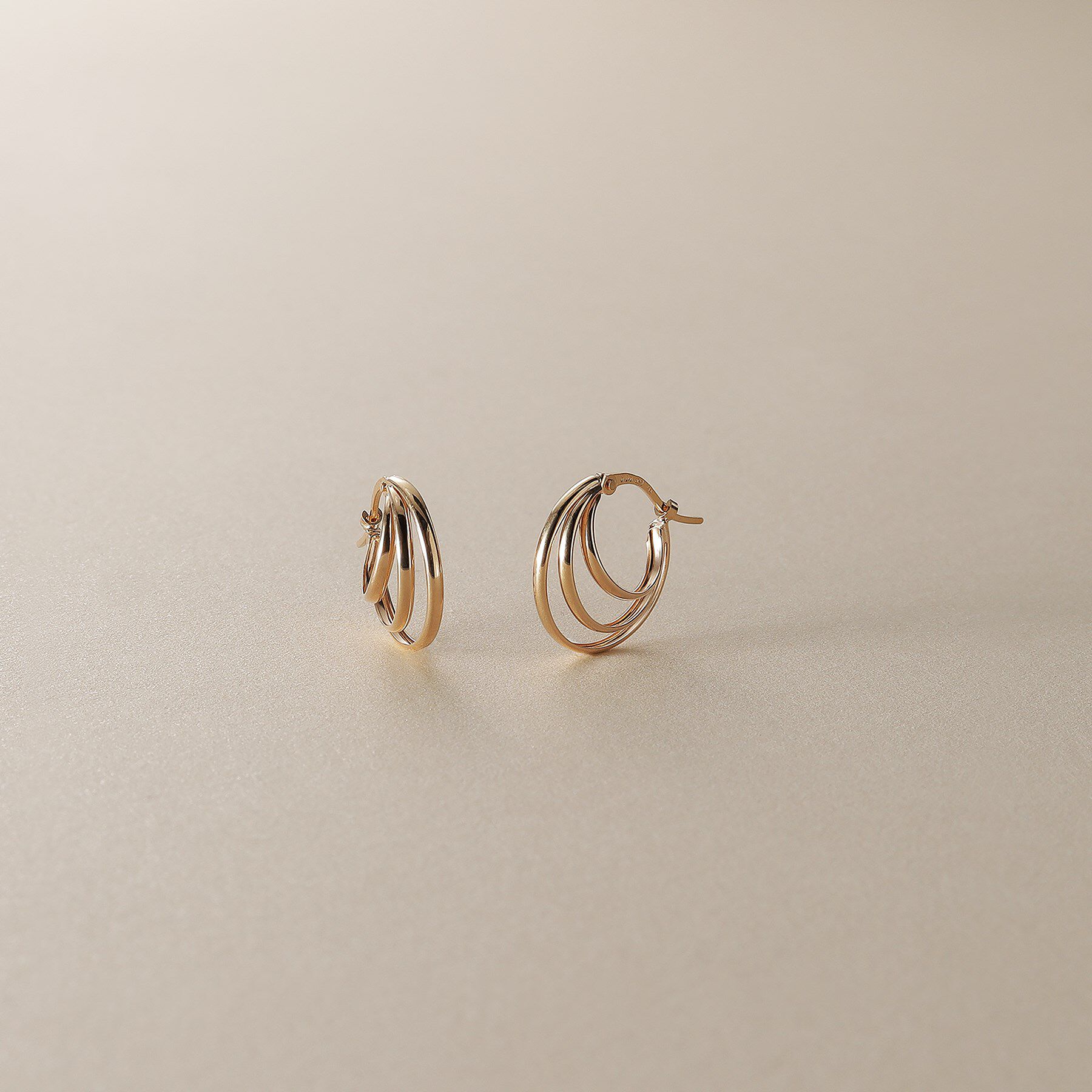 COCOSHNIK「K10甲丸グラデトリプル フープピアス」|ピアス|