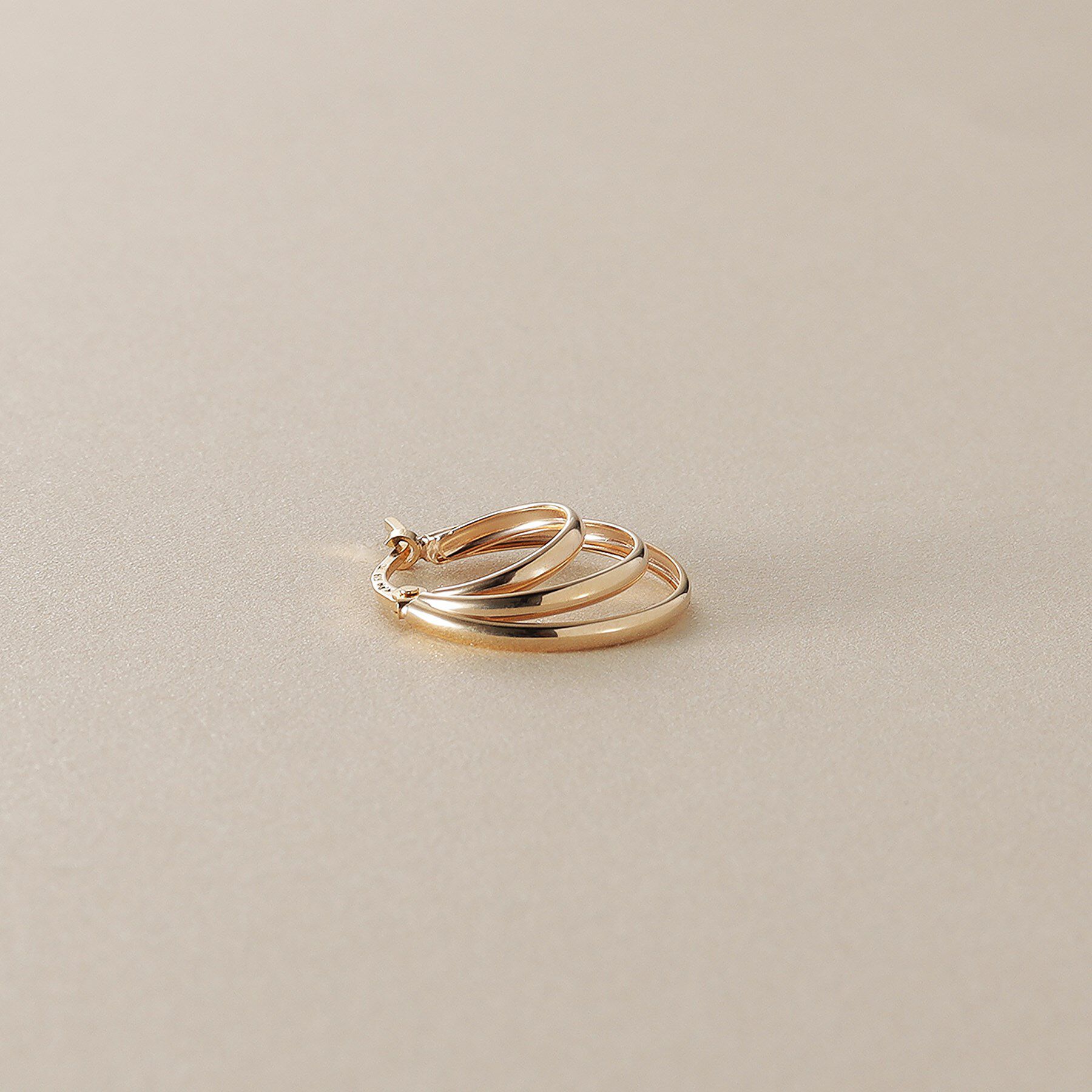 COCOSHNIK「K10甲丸グラデトリプル フープピアス」|ピアス|