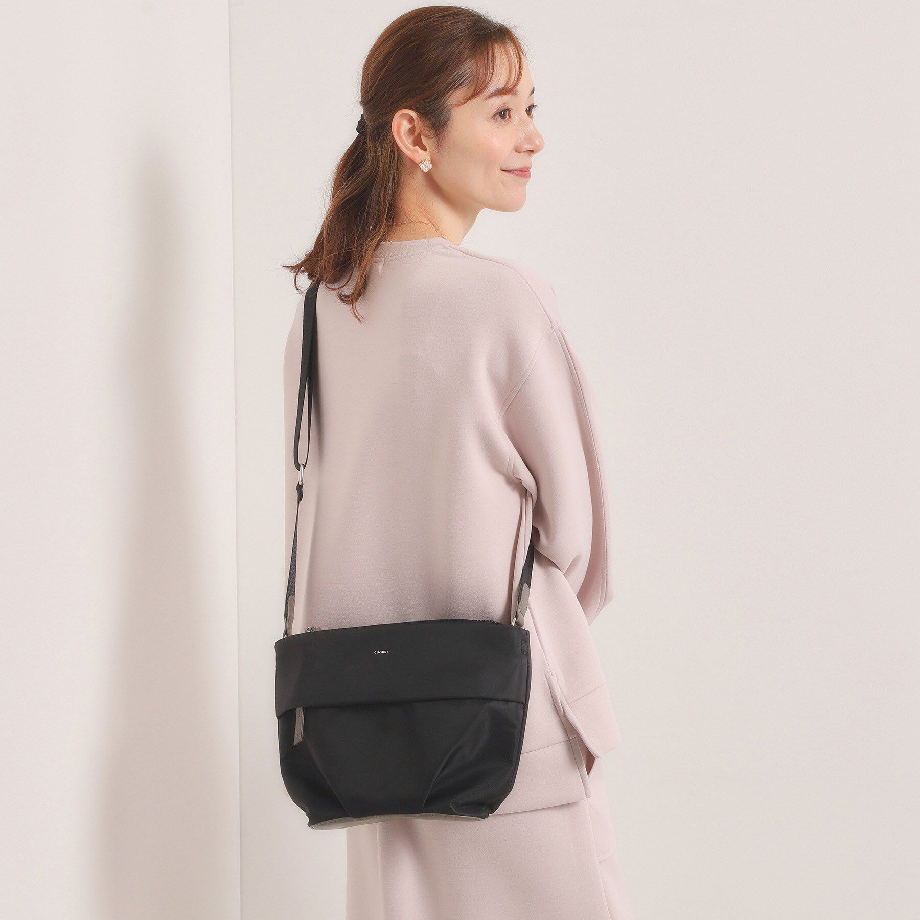 ITS&rsquo;DEMO「【収納アドバイザー監修】合皮コンビショルダー」|ショルダー・メッセンジャー|