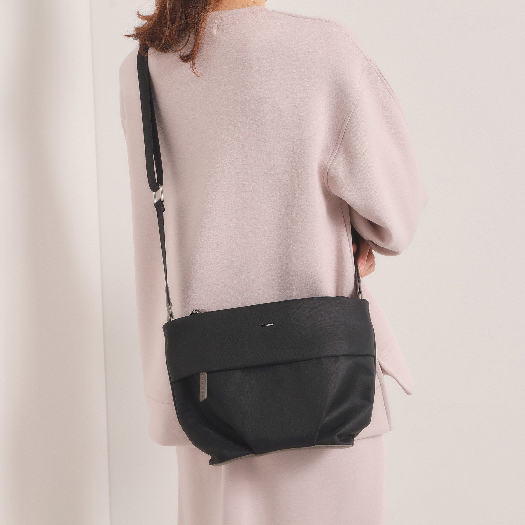 ITS&rsquo;DEMO「【収納アドバイザー監修】合皮コンビショルダー」|ショルダー・メッセンジャー|ブラック(019)