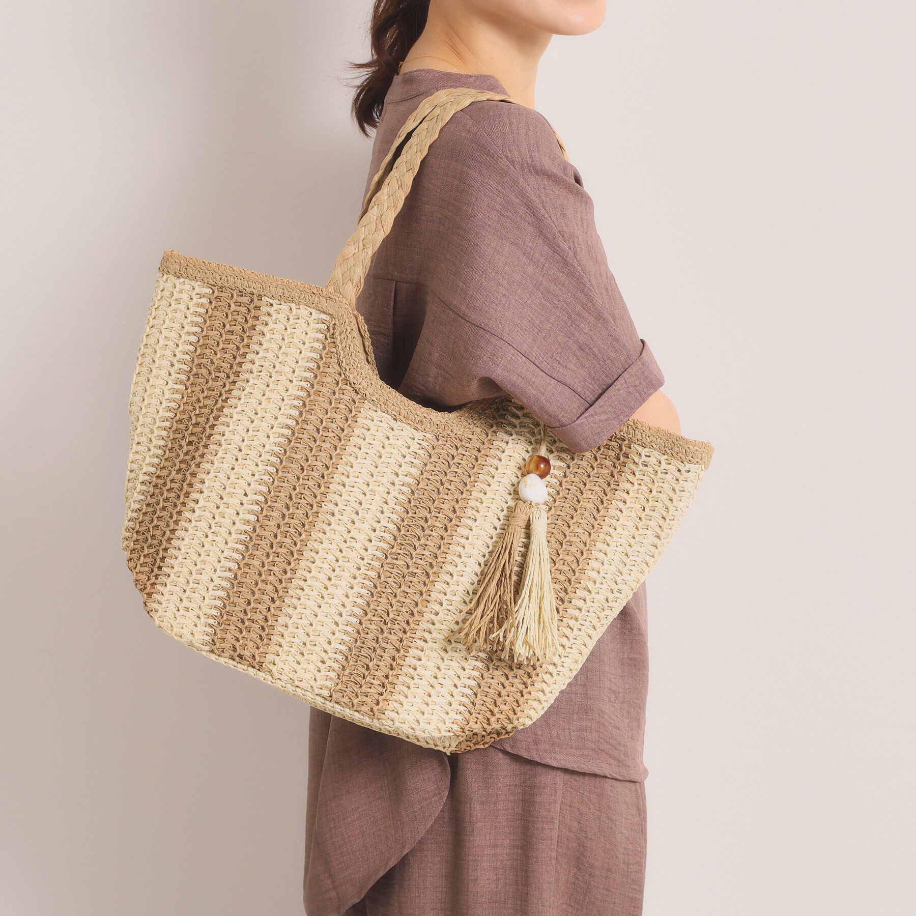 ITS&rsquo;DEMO「雑材ストーンタッセルトート」|トートバッグ|ベージュ(352)