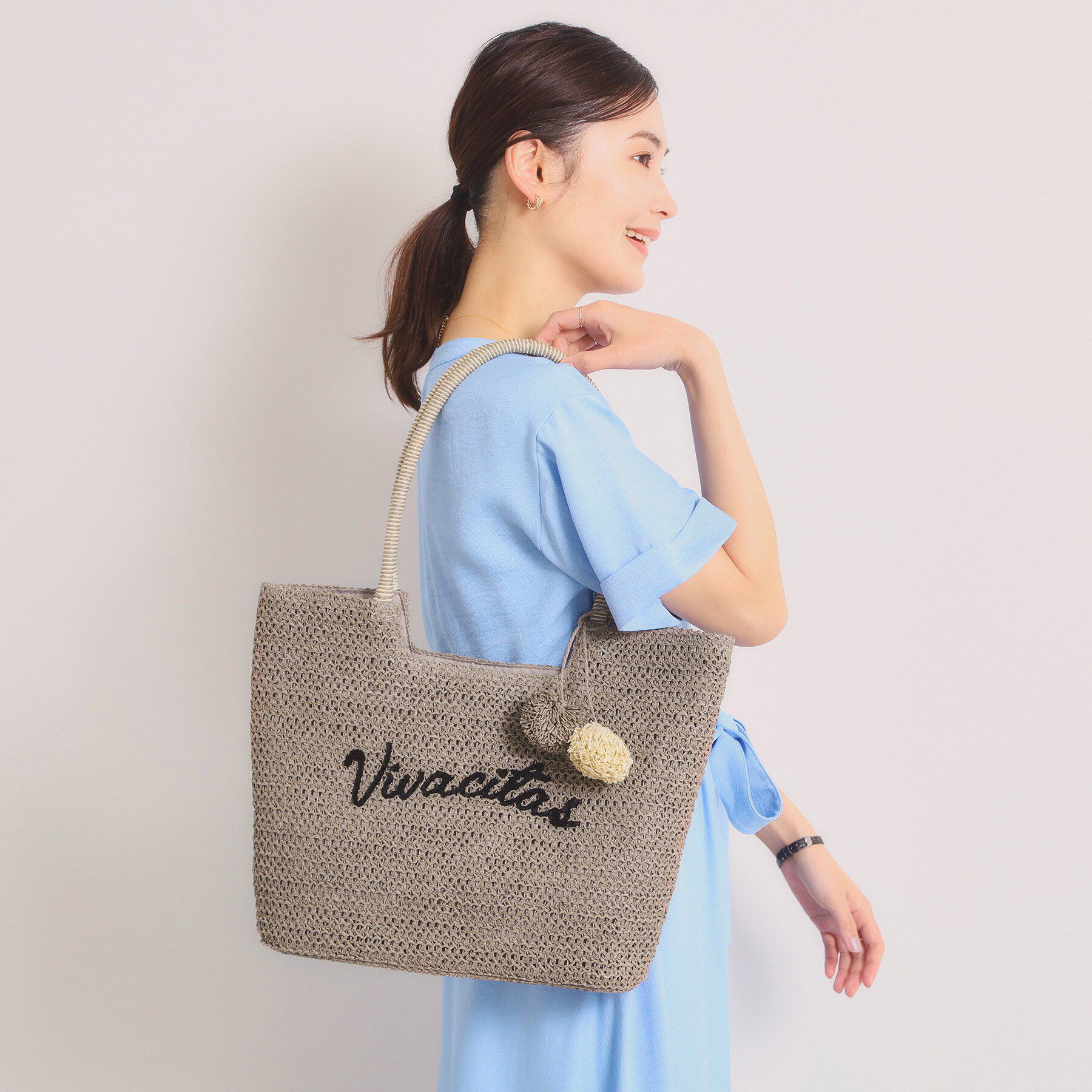 ITS&rsquo;DEMO「雑材ロゴ刺繍チャーム付きトート」|トートバッグ|