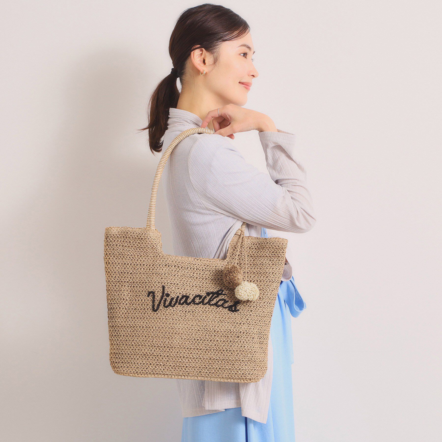 ITS&rsquo;DEMO「雑材ロゴ刺繍チャーム付きトート」|トートバッグ|