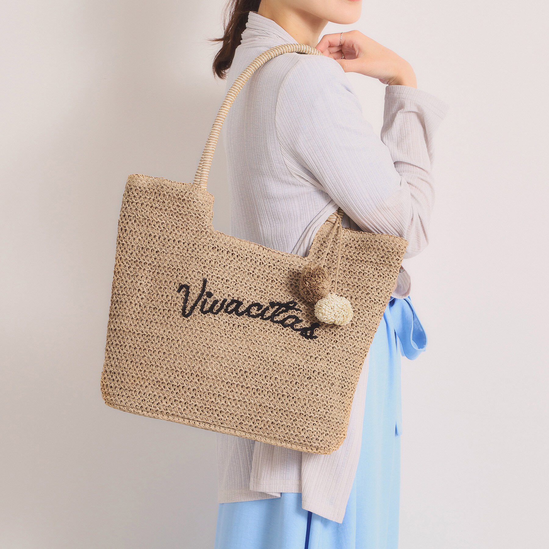 ITS&rsquo;DEMO「雑材ロゴ刺繍チャーム付きトート」|トートバッグ|ベージュ(052)