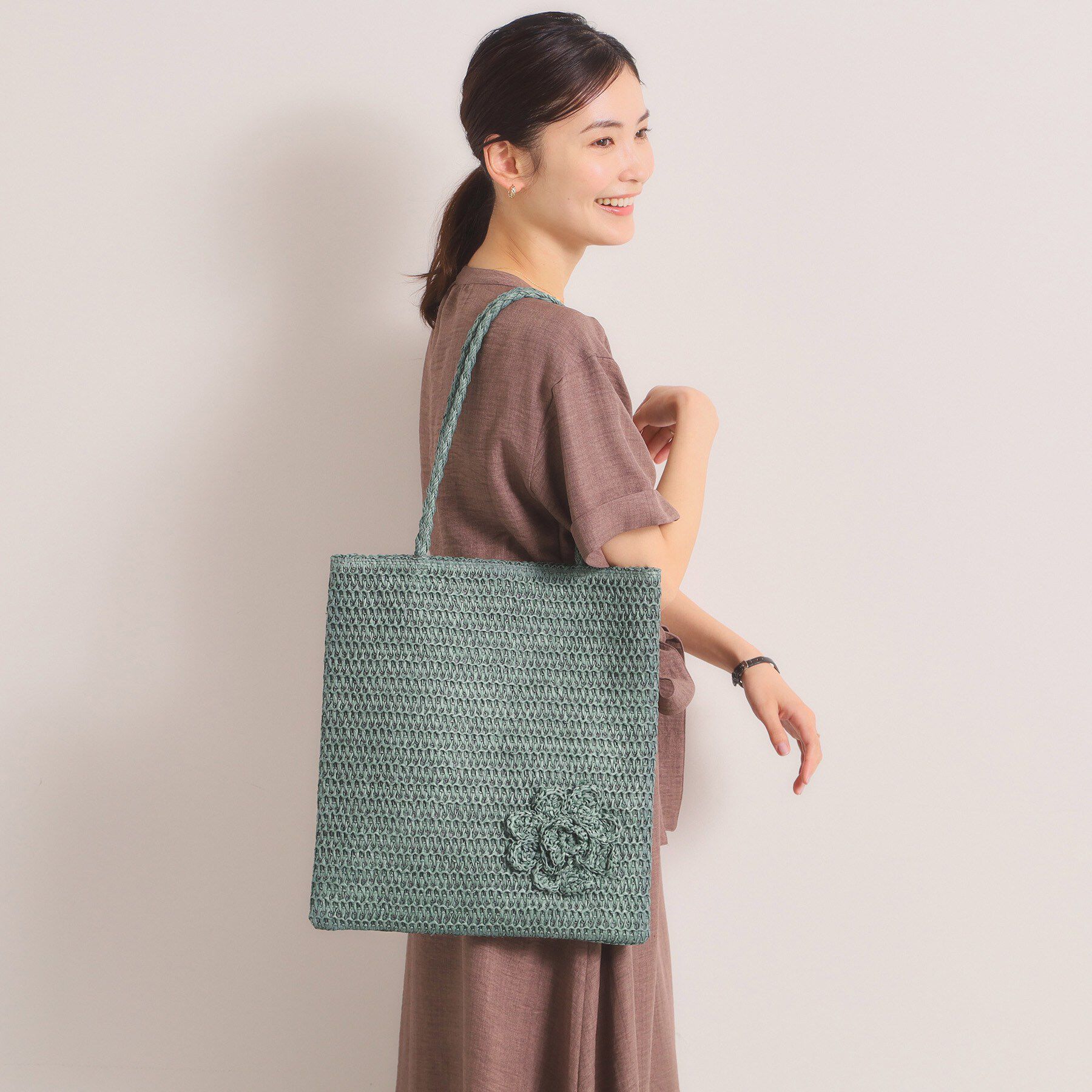 ITS&rsquo;DEMO「雑材コサージュフラットトート」|トートバッグ|