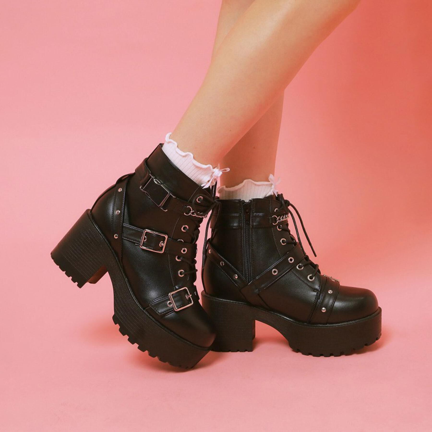 csT&P「厚底ベルト付きブーツ」|ショートブーツ|