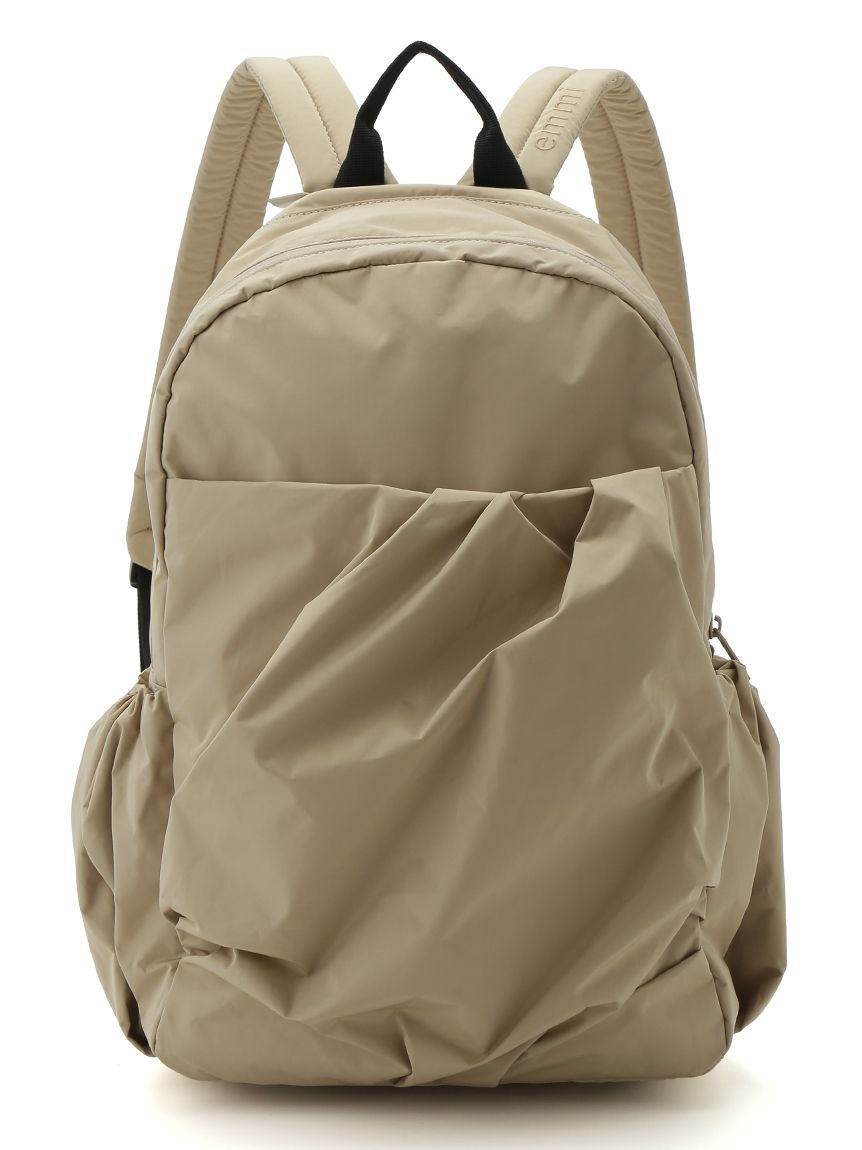 emmi atelier「【ONLINE限定カラー】eco 撥水ギャザーボディーバックパック」|リュック|
