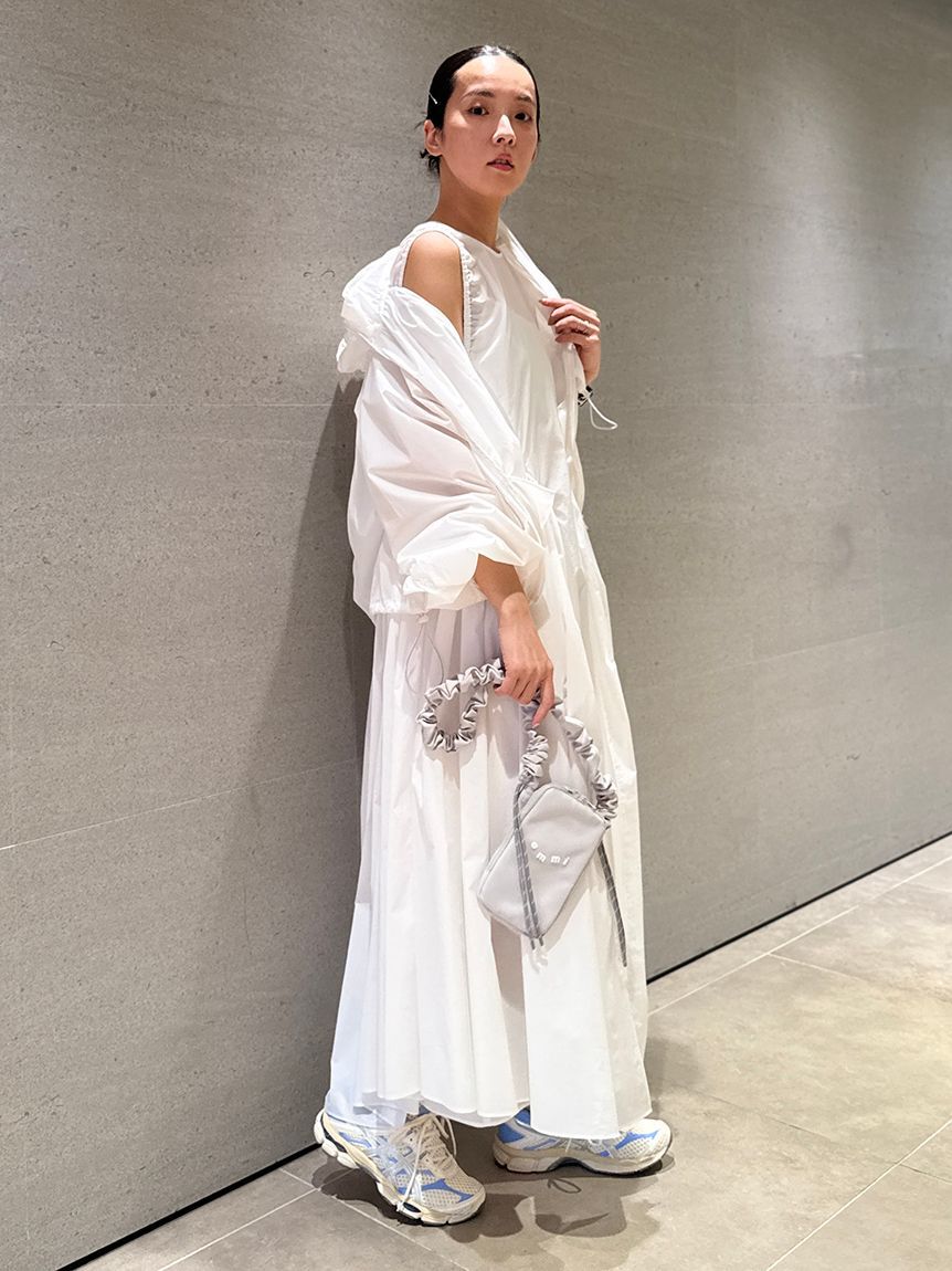 emmi atelier「ギャザーフォルムナイロンワンピース」|ワンピース|