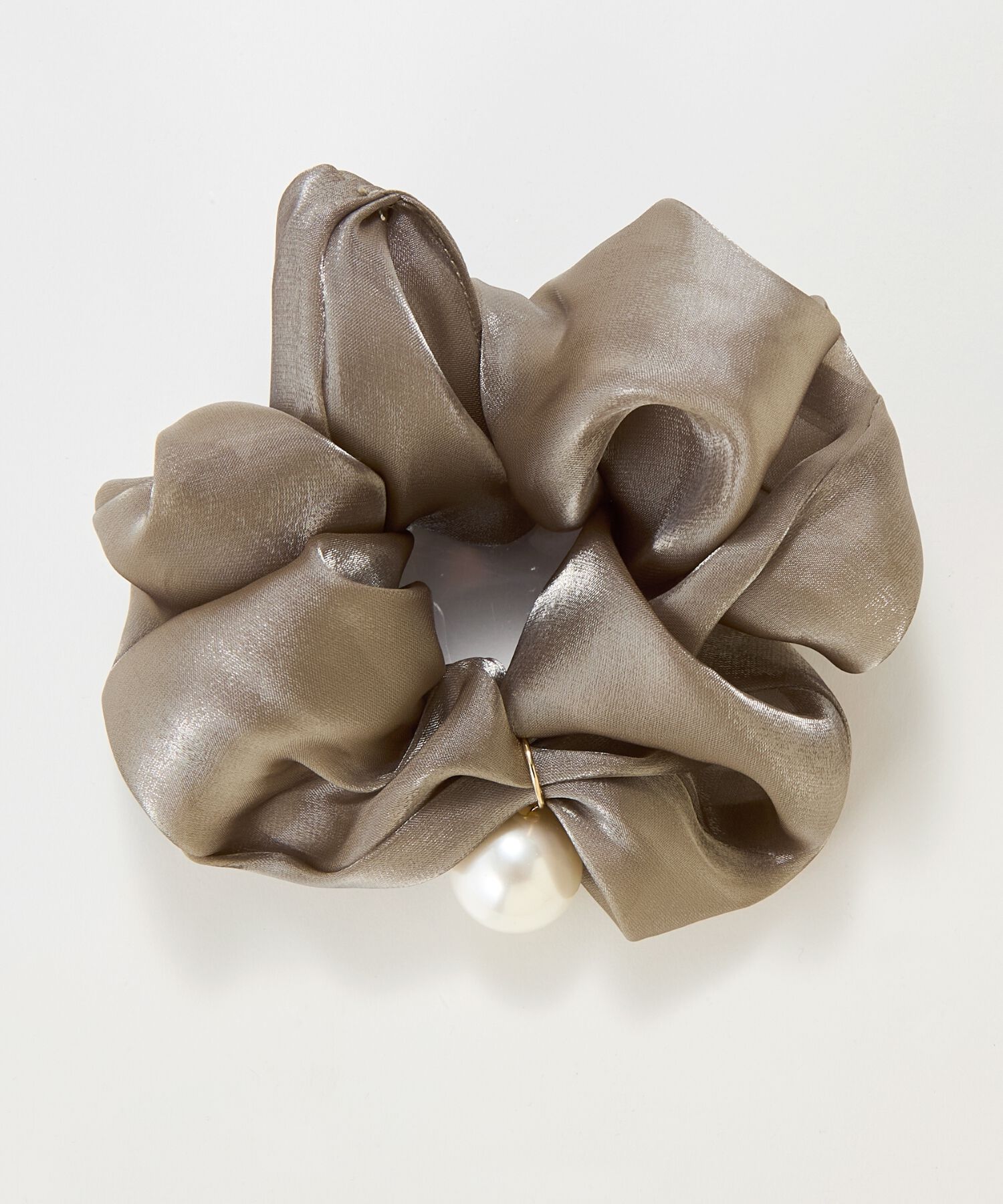  「ボリューミーシアーシュシュ　グレー/パール/大ぶり」|ブレスレット・バングル|