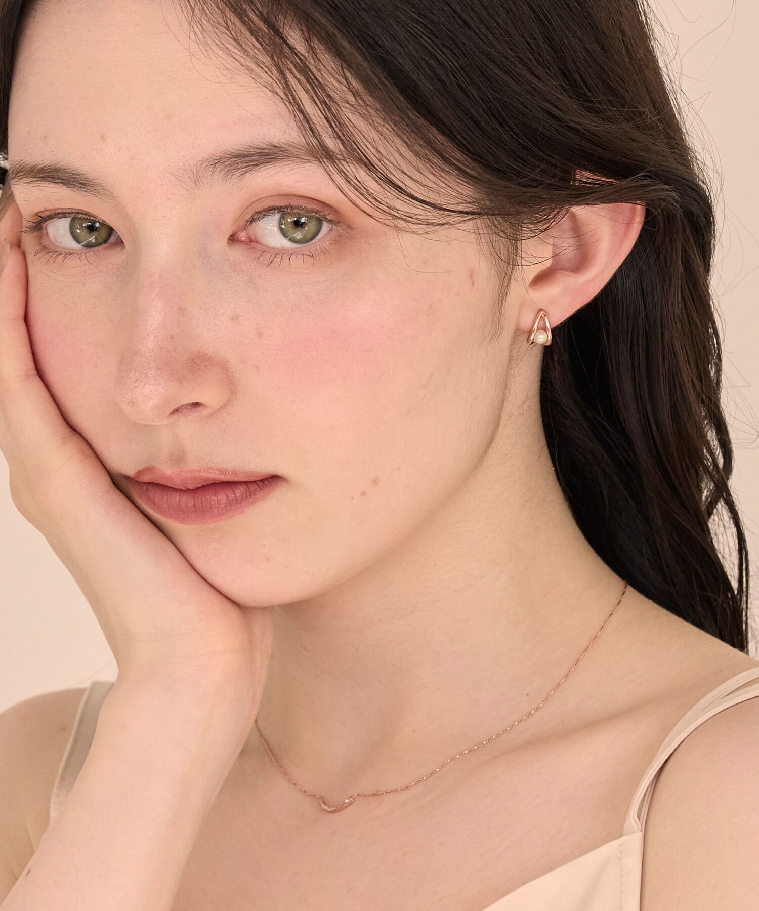 Phoebe「【痛くないシリーズ/金属アレルギー対応】ドロップパールライトフィットイヤリング　シャンパンゴールド」|イヤリング|