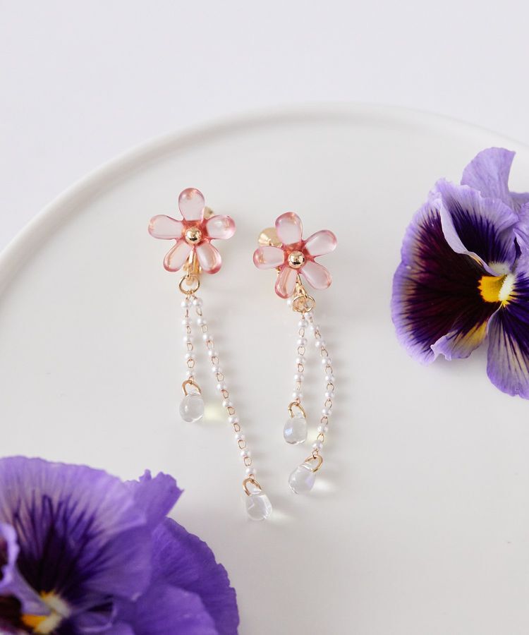 Maison de FLEUR「クリアフラワーイヤリング」|イヤリング|ピンク