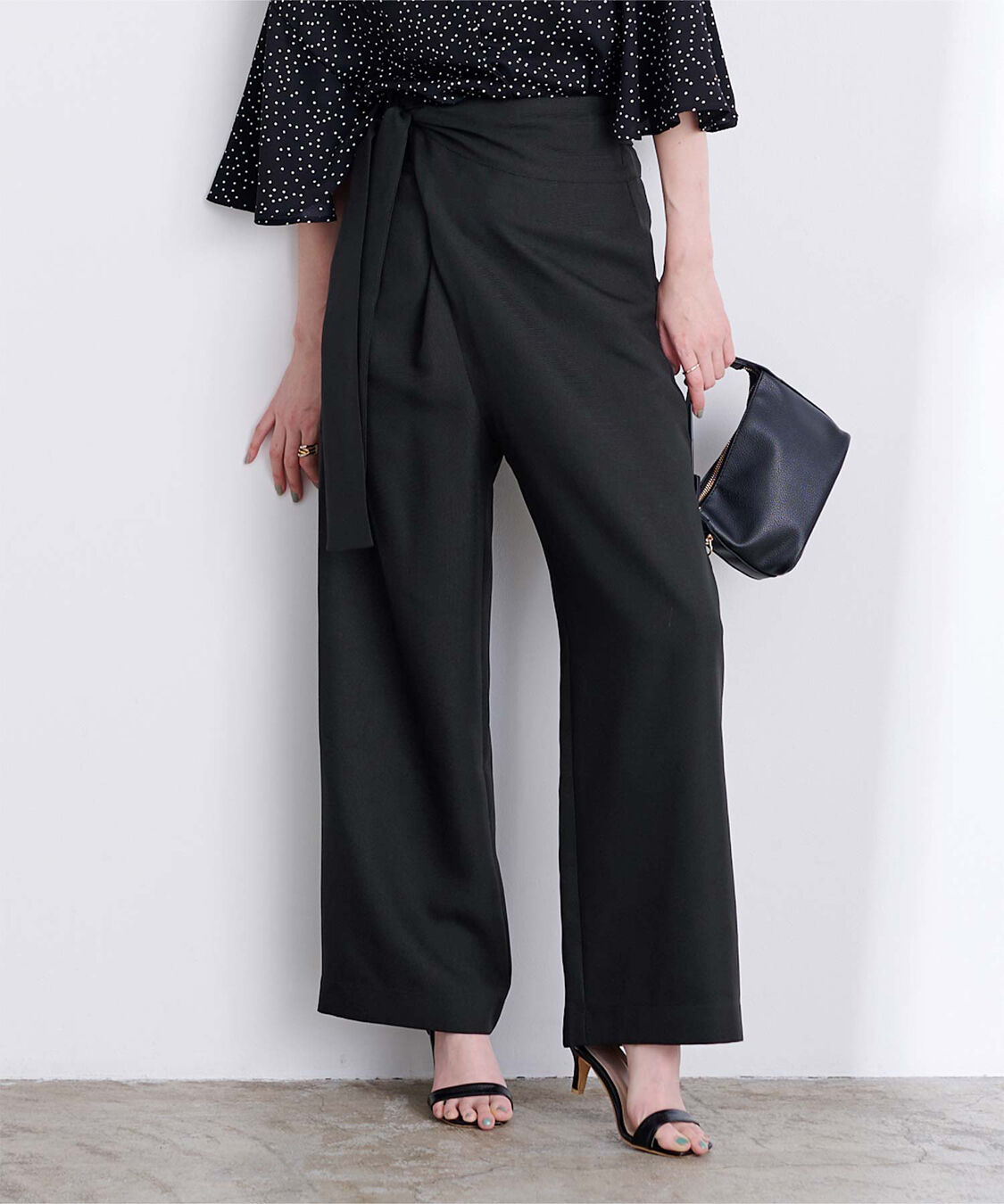 ur's「リネンライクハイウエストラップワイドパンツ」|スラックス|ブラック