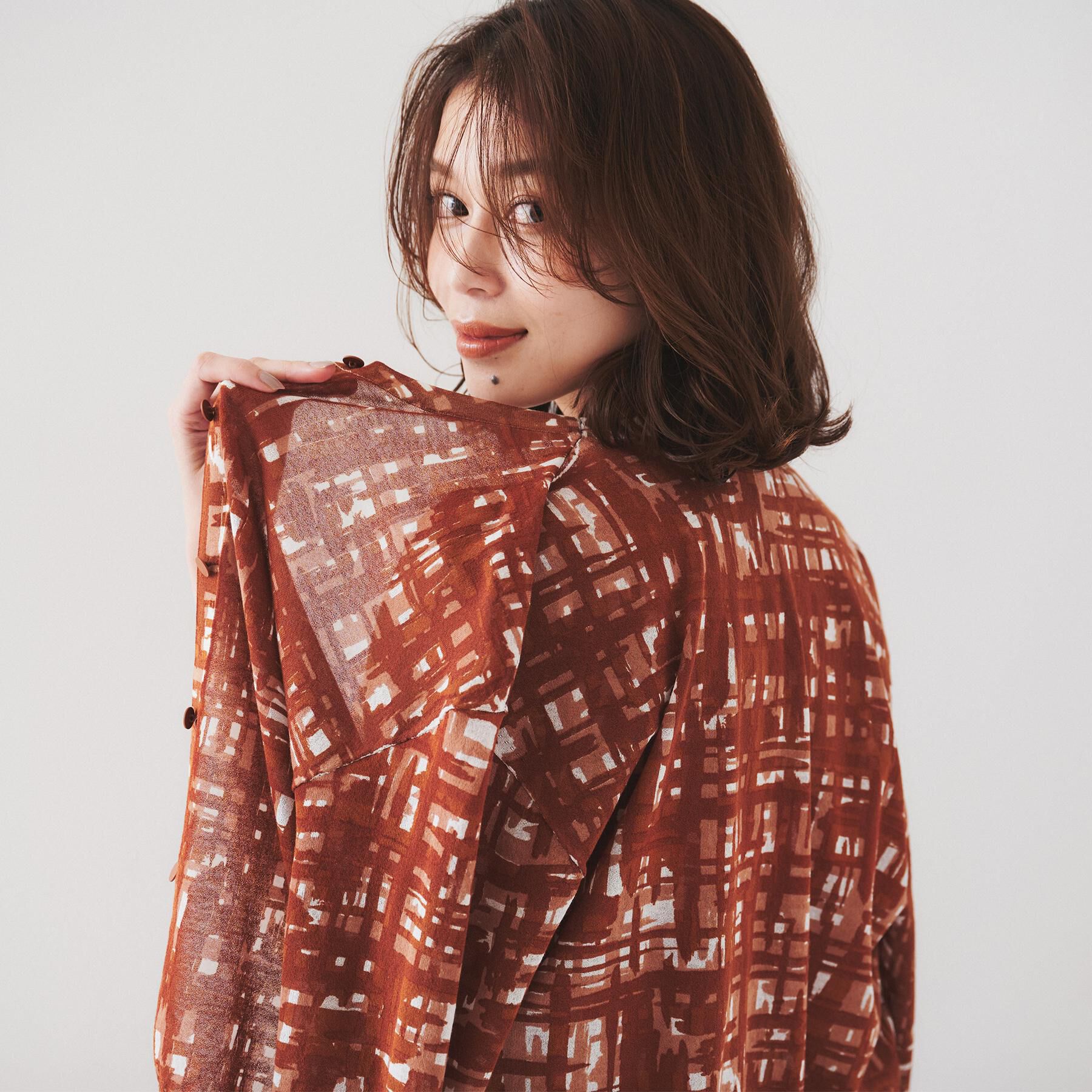 UNTITLED「【セットアップ可能/アンサンブル可能/シアー】チェックプリント カーディガンニット」|カーディガン|