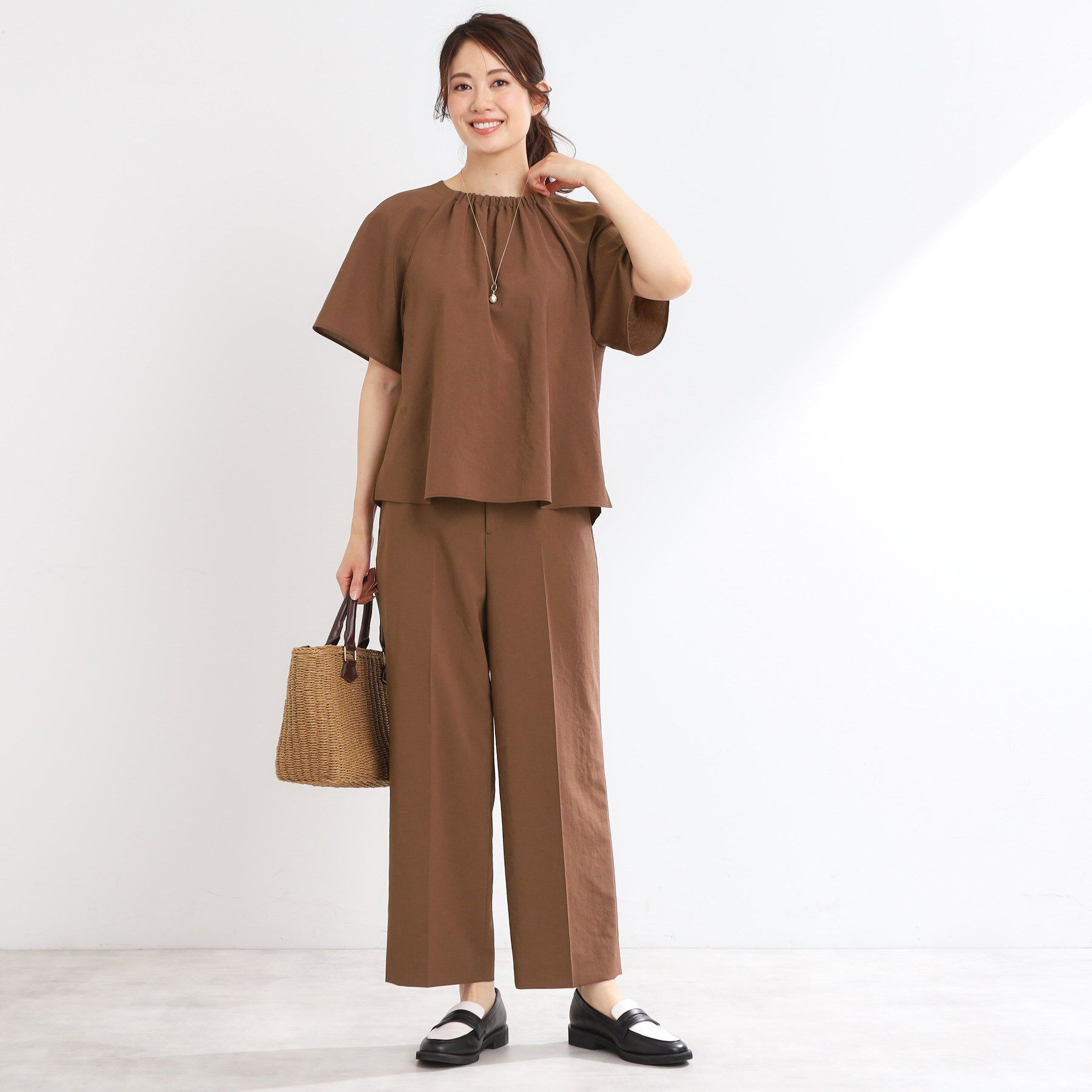 Reflect「【マシンウォッシュ可／セットアップ可／通勤におすすめ】ネックギャザータックブラウス」|シャツ・ブラウス|