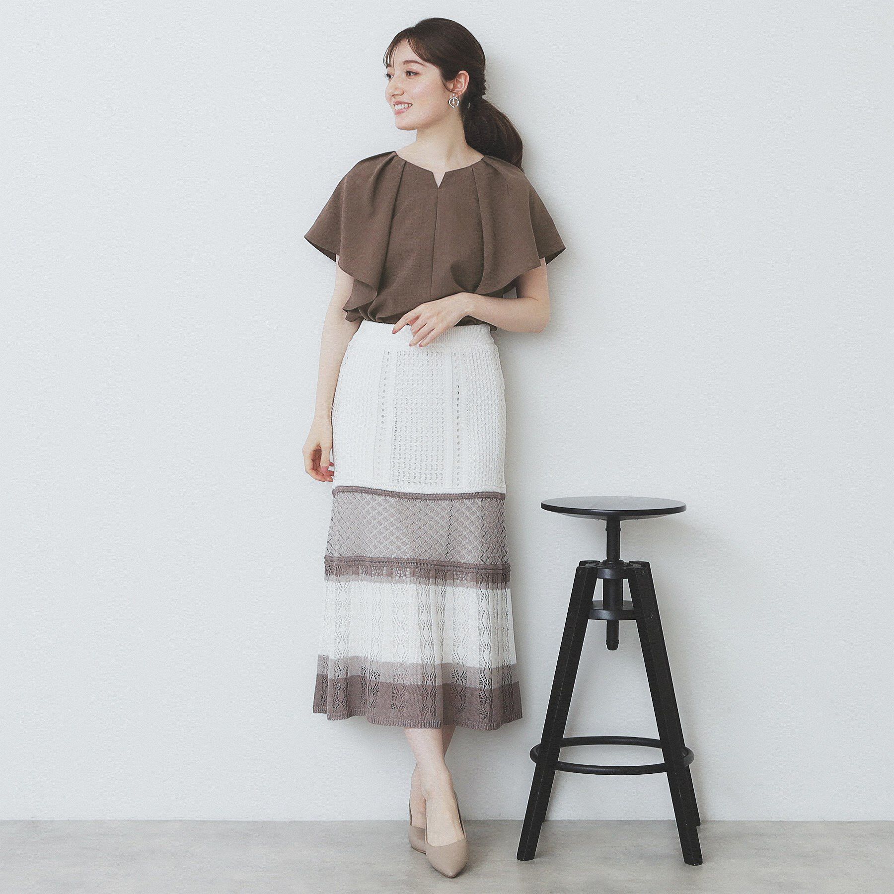 index「《7色展開/S-LLサイズ》フリルタックスリーブキーネックブラウス【吸水速乾/洗濯機可/イージーアイ」|シャツ・ブラウス|