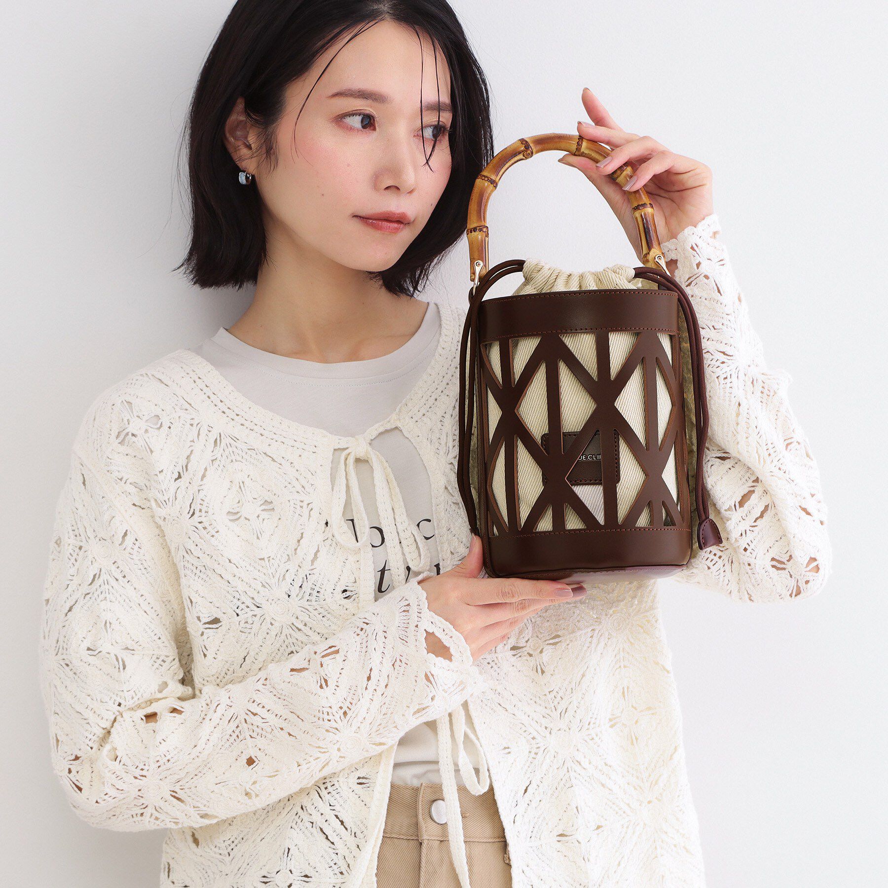 OPAQUE.CLIP「バンブーハンドルパンチングバケツ型バッグ」|ハンドバッグ|ブラウン(044)