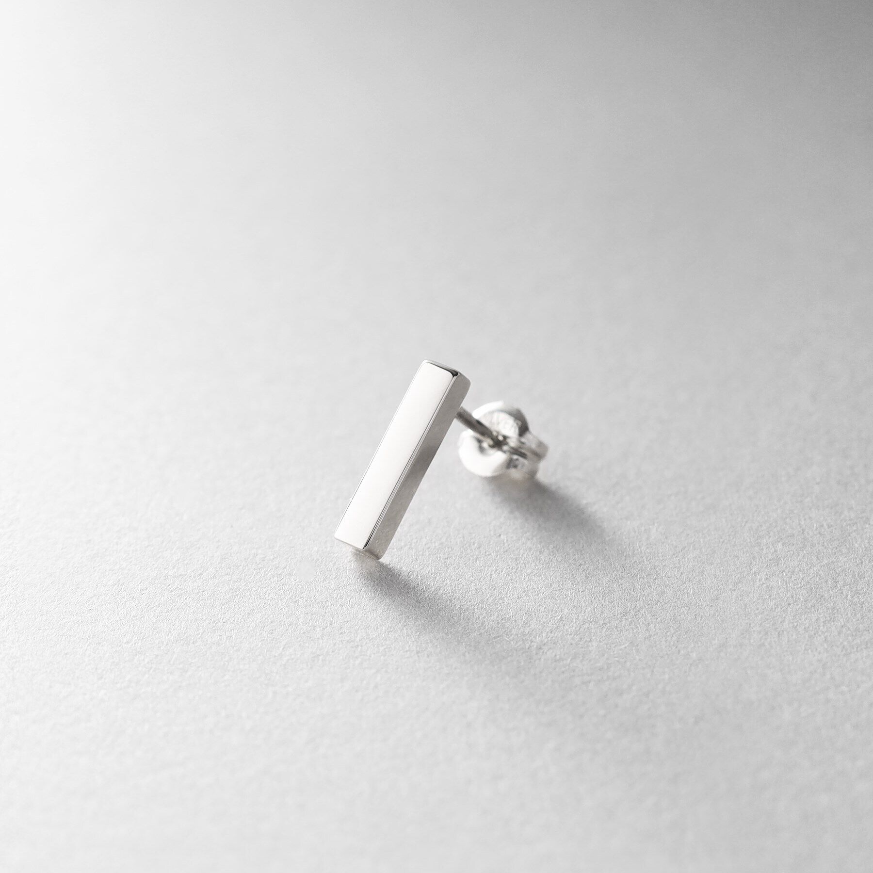 COCOSHNIK ONKITSCH「シルバー レクタングル スタッドピアス」|ピアス|