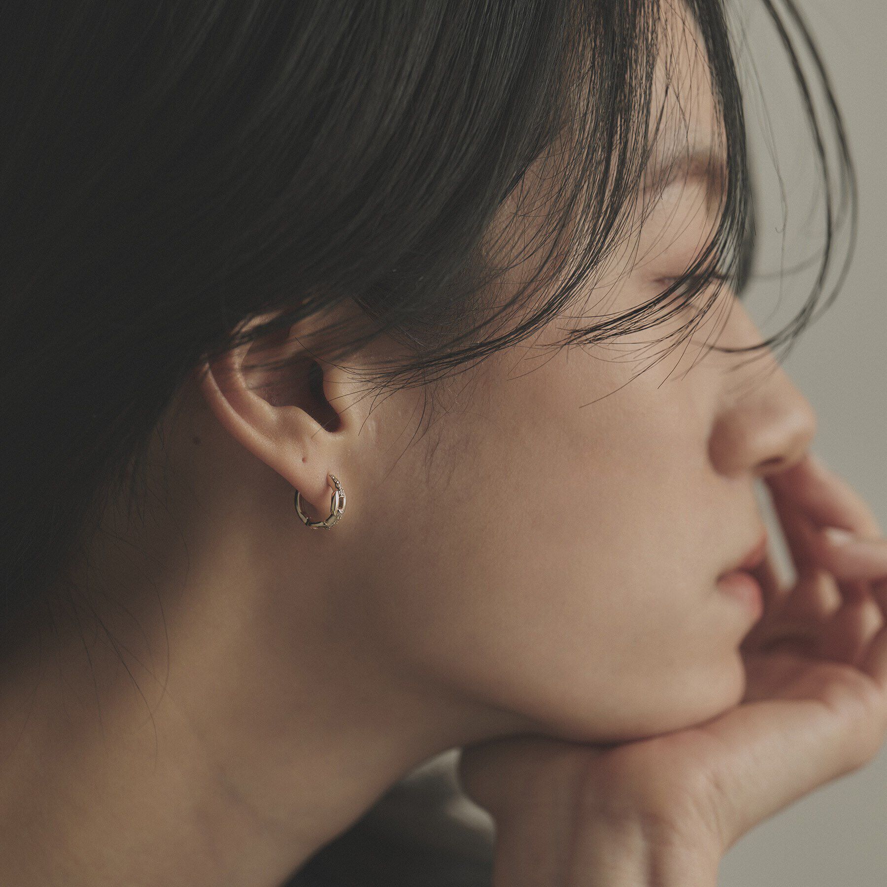 COCOSHNIK「K10ダイヤモンド ケーブルチェーンモチーフ 中折れピアス」|ピアス|