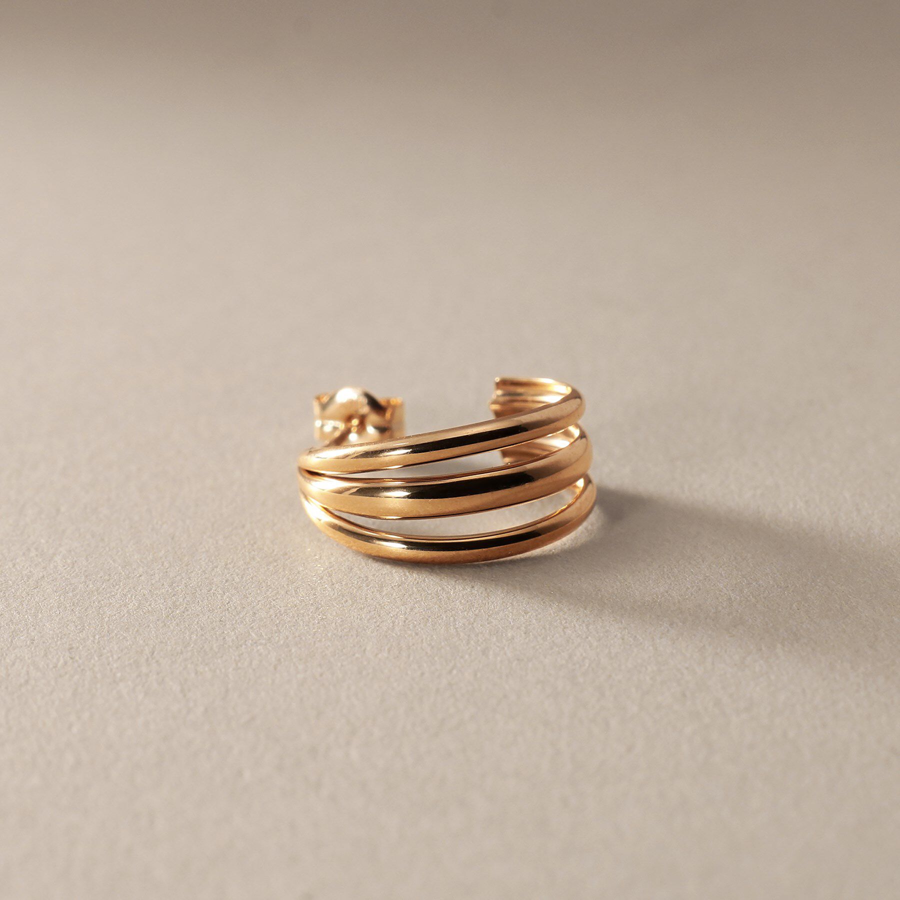 COCOSHNIK「K10甲丸トリプルフープ ピアス」|ピアス|