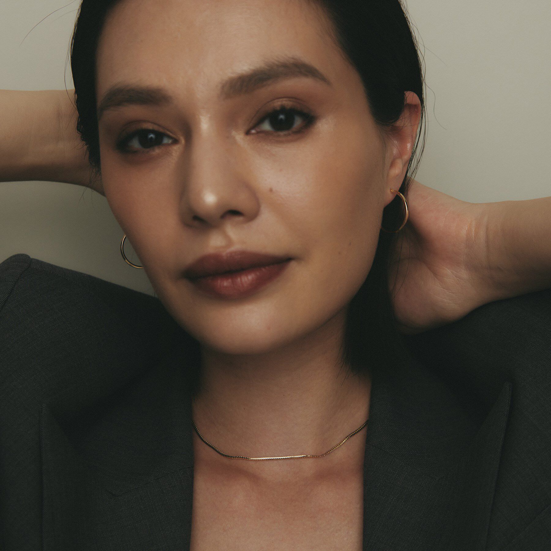 COCOSHNIK「K10中空角線ツイスト フープピアス」|ピアス|