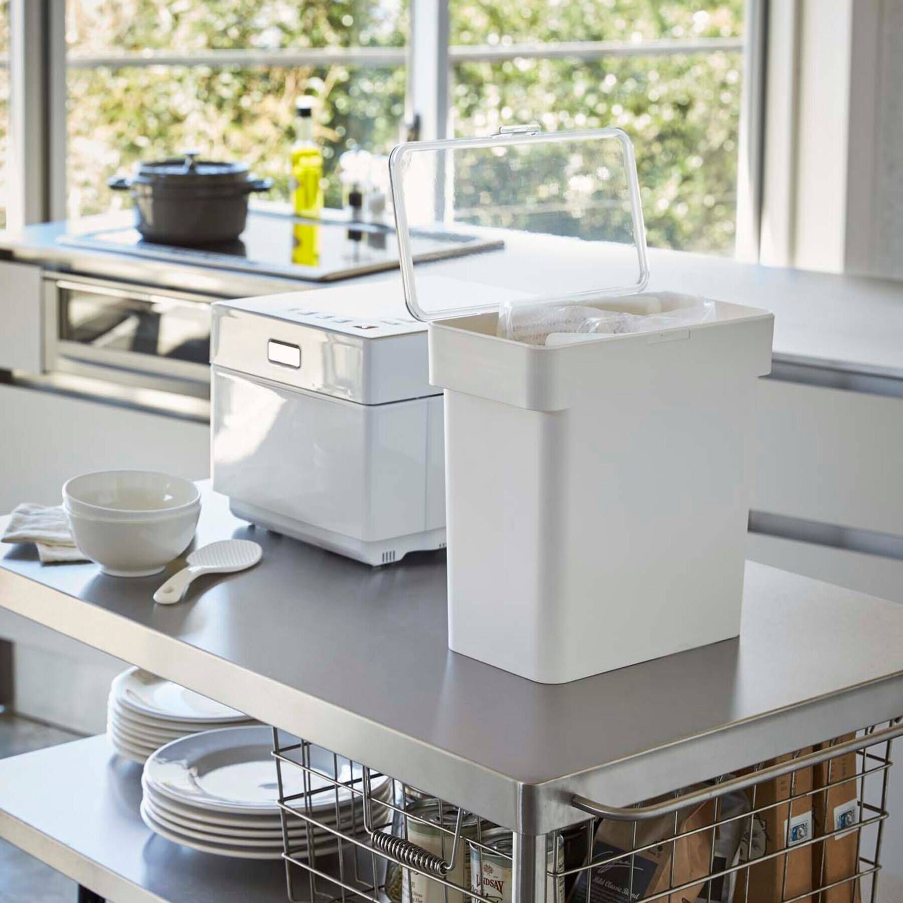 212 KITCHEN STORE「密閉袋ゴト米ビツ 5kg 計量カップ付き 山崎実業 ＜tower タワー＞」|食器・キッチングッズ|