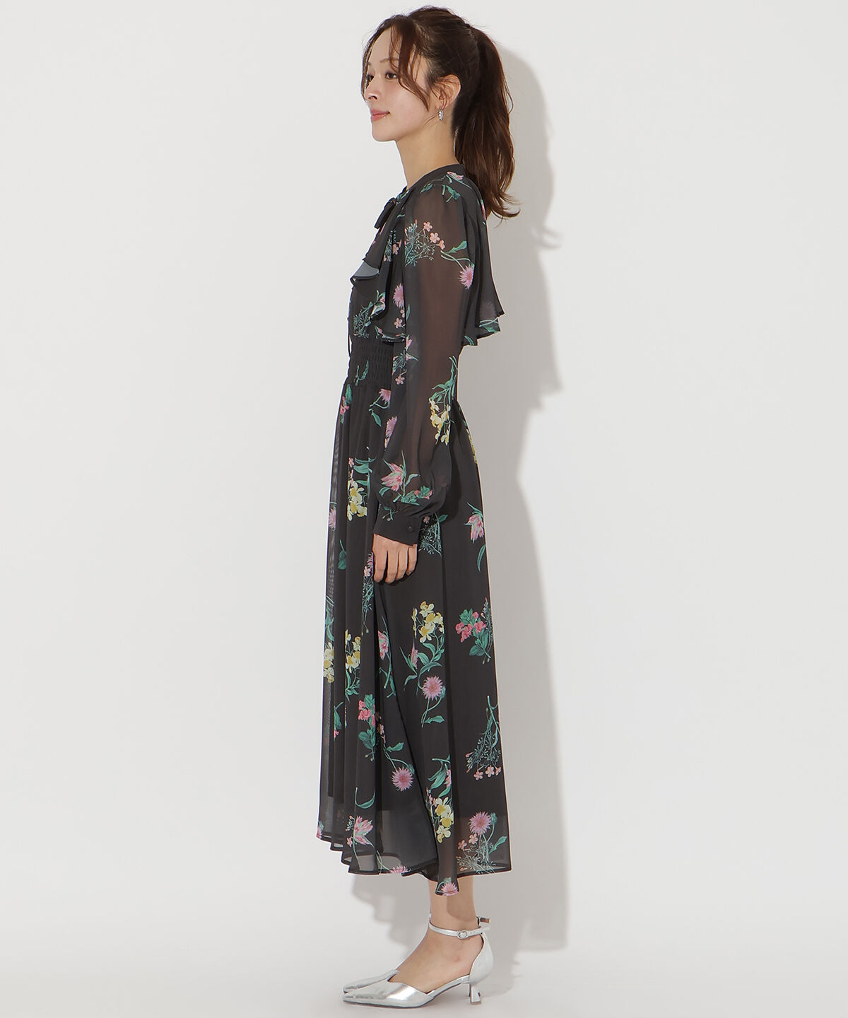 アンドクチュール「フリルケープフラワープリントワンピース」|ワンピース|