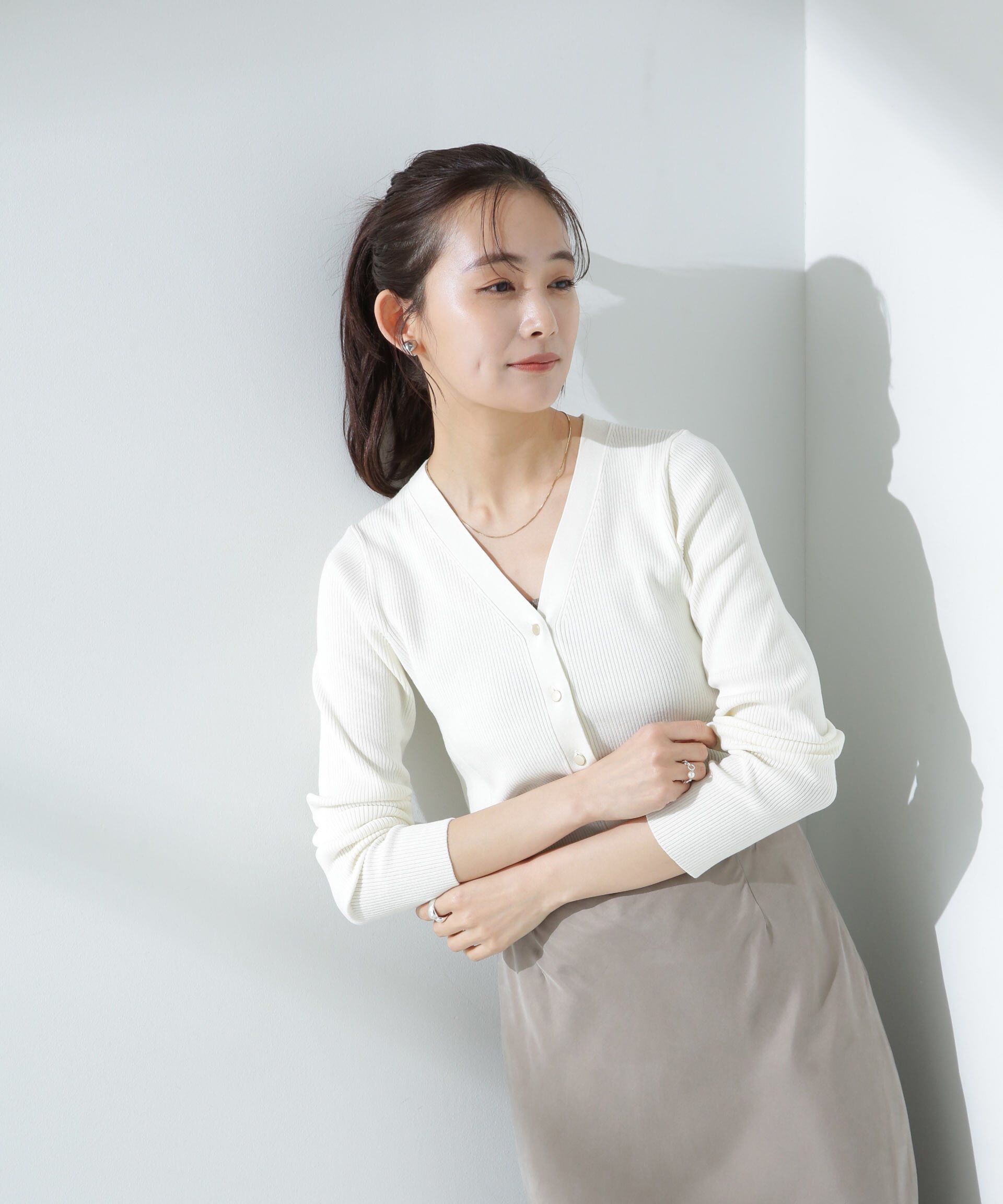 nano･universe「ウォッシャブルハイツイストVネックリブカーディガン」|ニット・セーター|