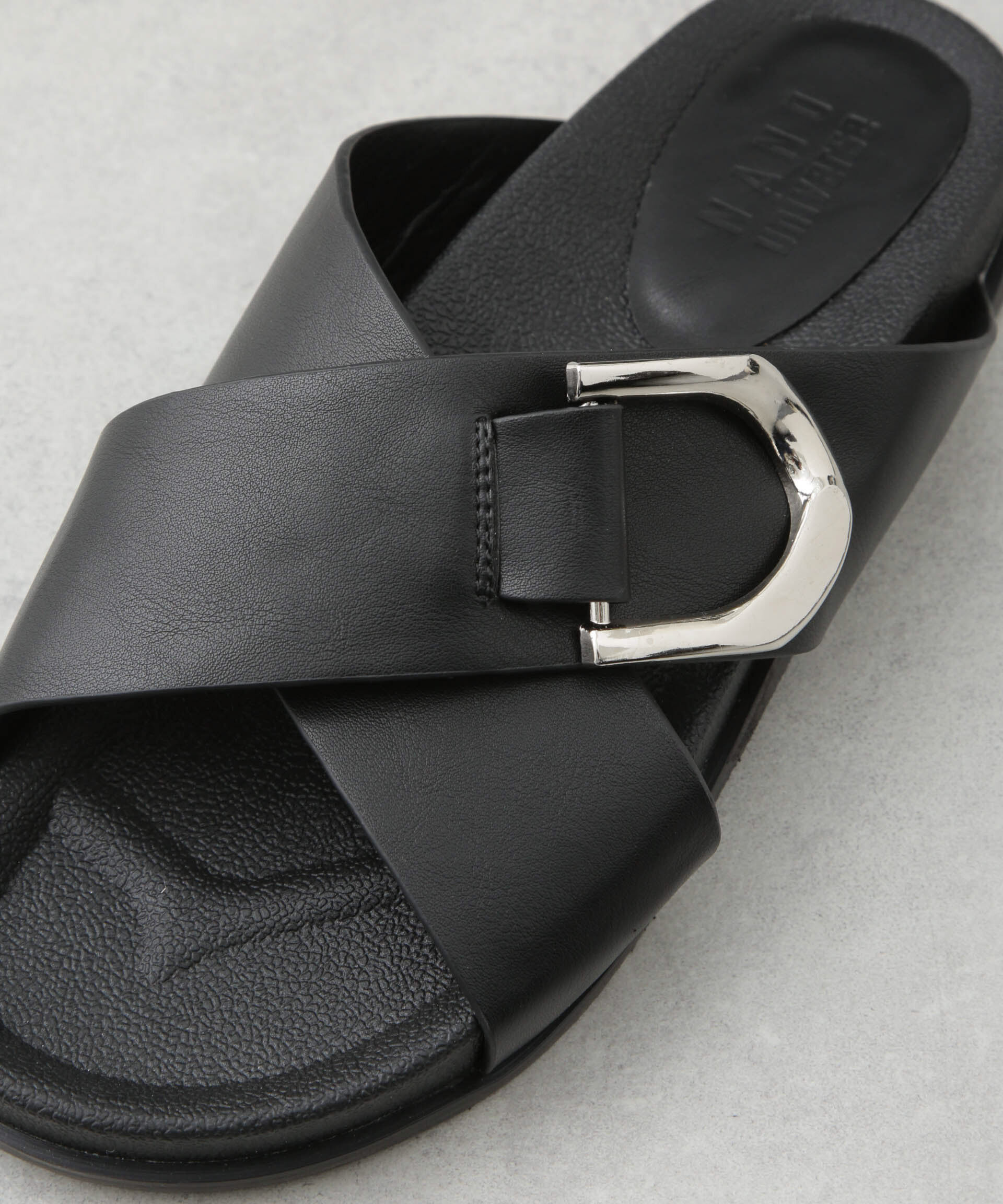 nano･universe「クロスバックルフラットサンダル」|サンダル|