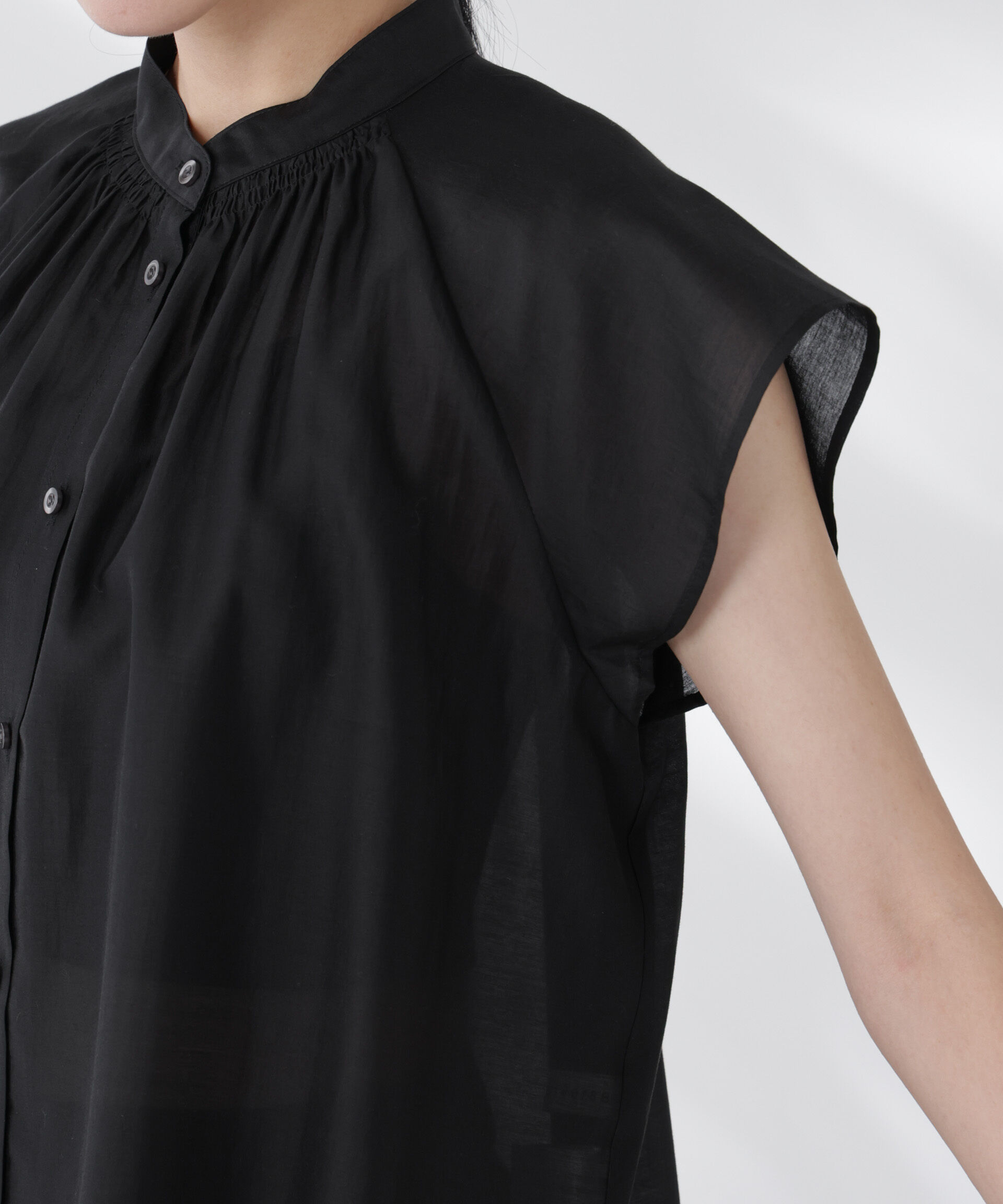 nano･universe「シアーサテンスタンドカラーブラウス」|シャツ・ブラウス|