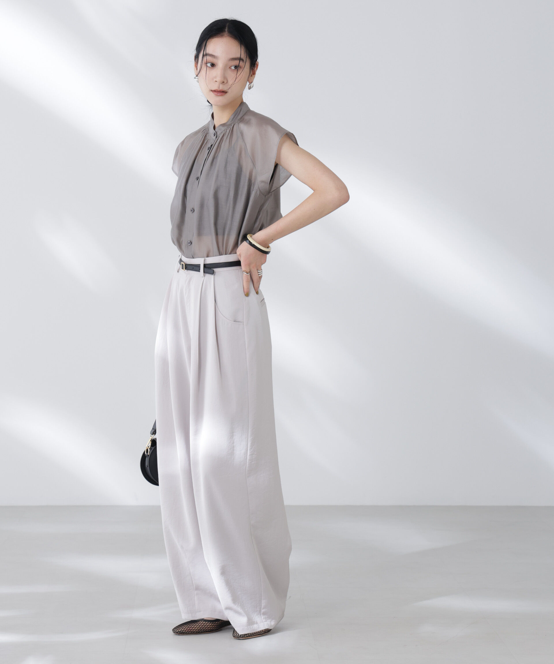 nano･universe「シアーサテンスタンドカラーブラウス」|シャツ・ブラウス|