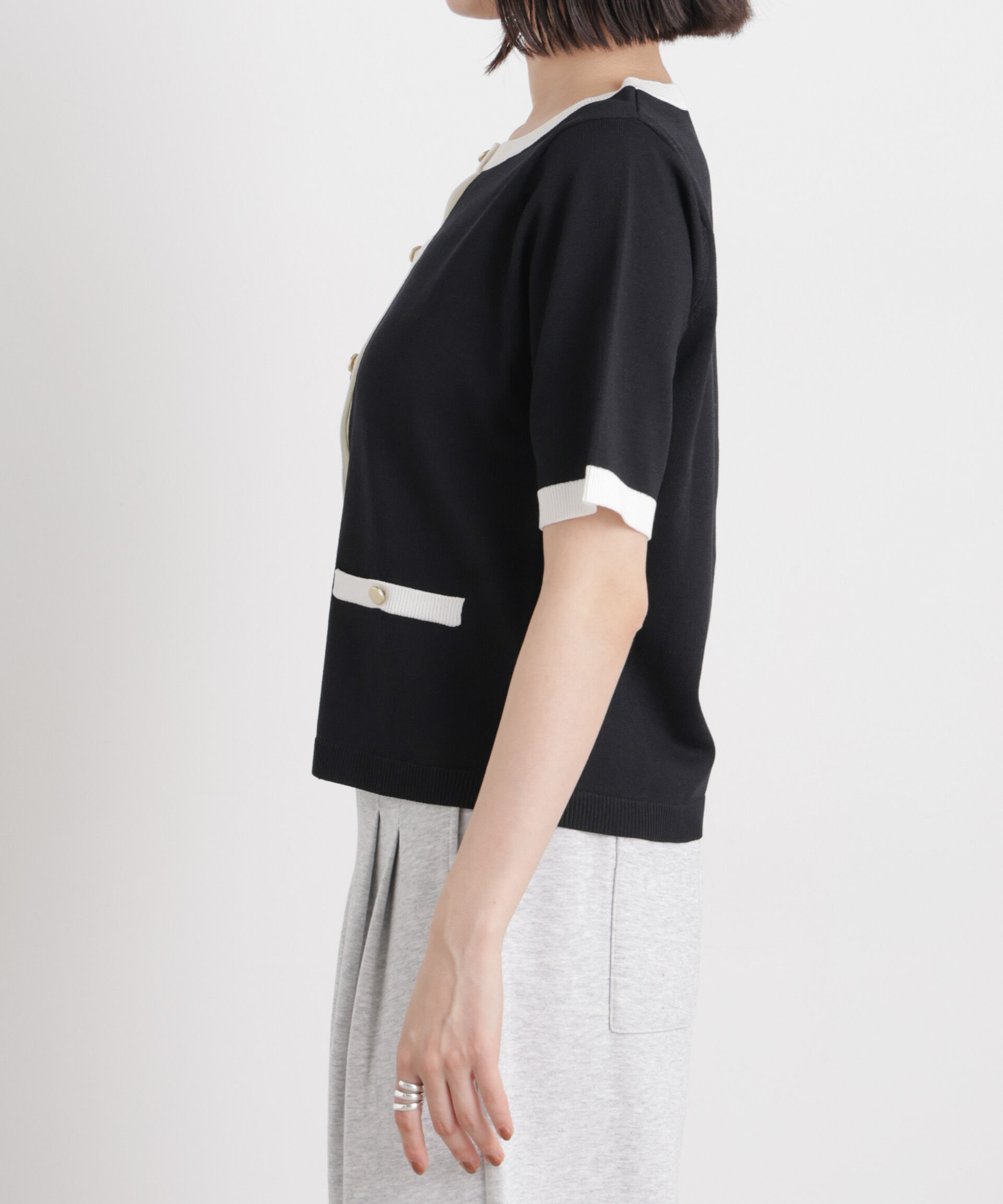 nano･universe「バイカラー金ボタンクルーネック半袖ニットカーディガン」|ニット・セーター|