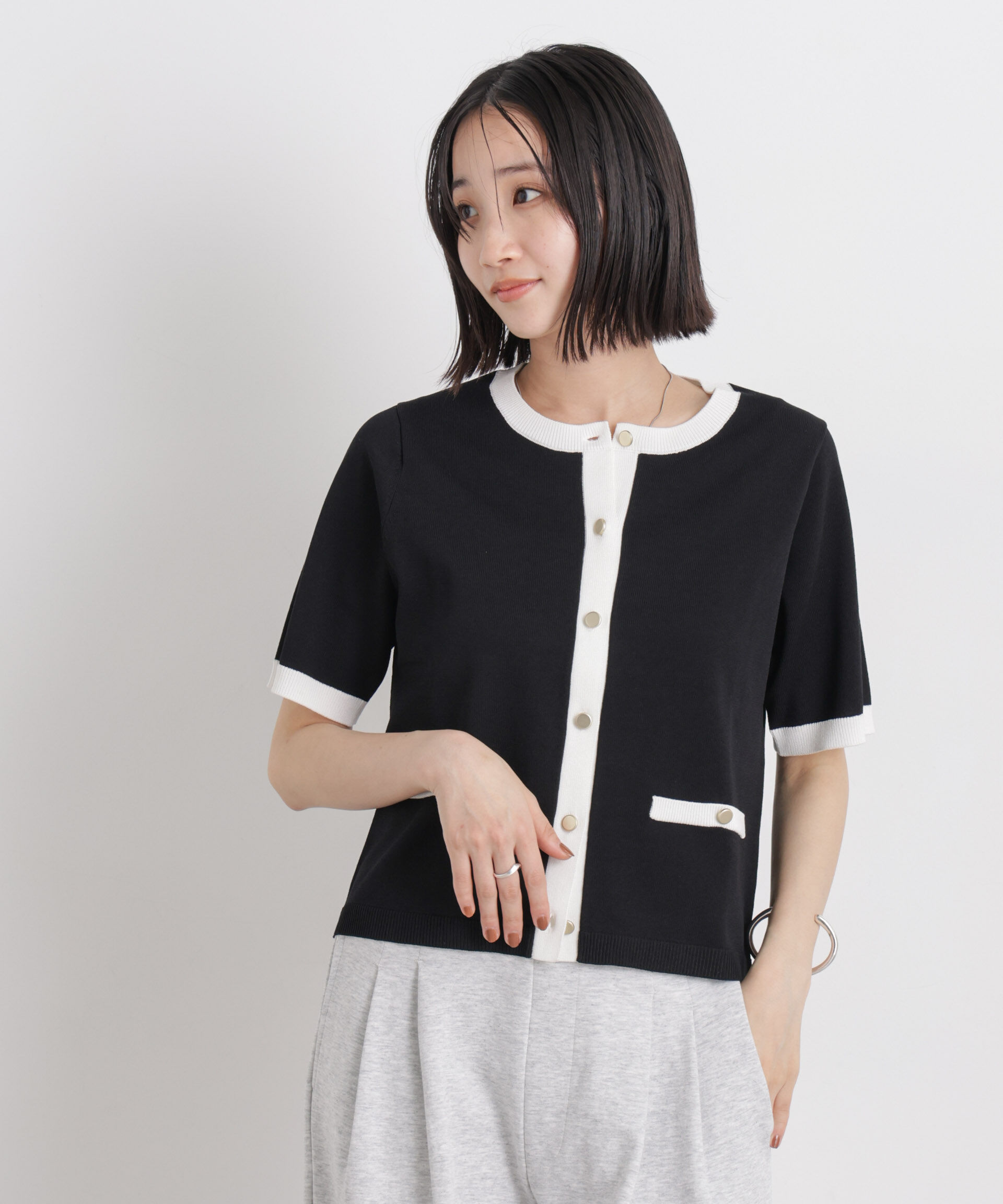 nano･universe「バイカラー金ボタンクルーネック半袖ニットカーディガン」|ニット・セーター|