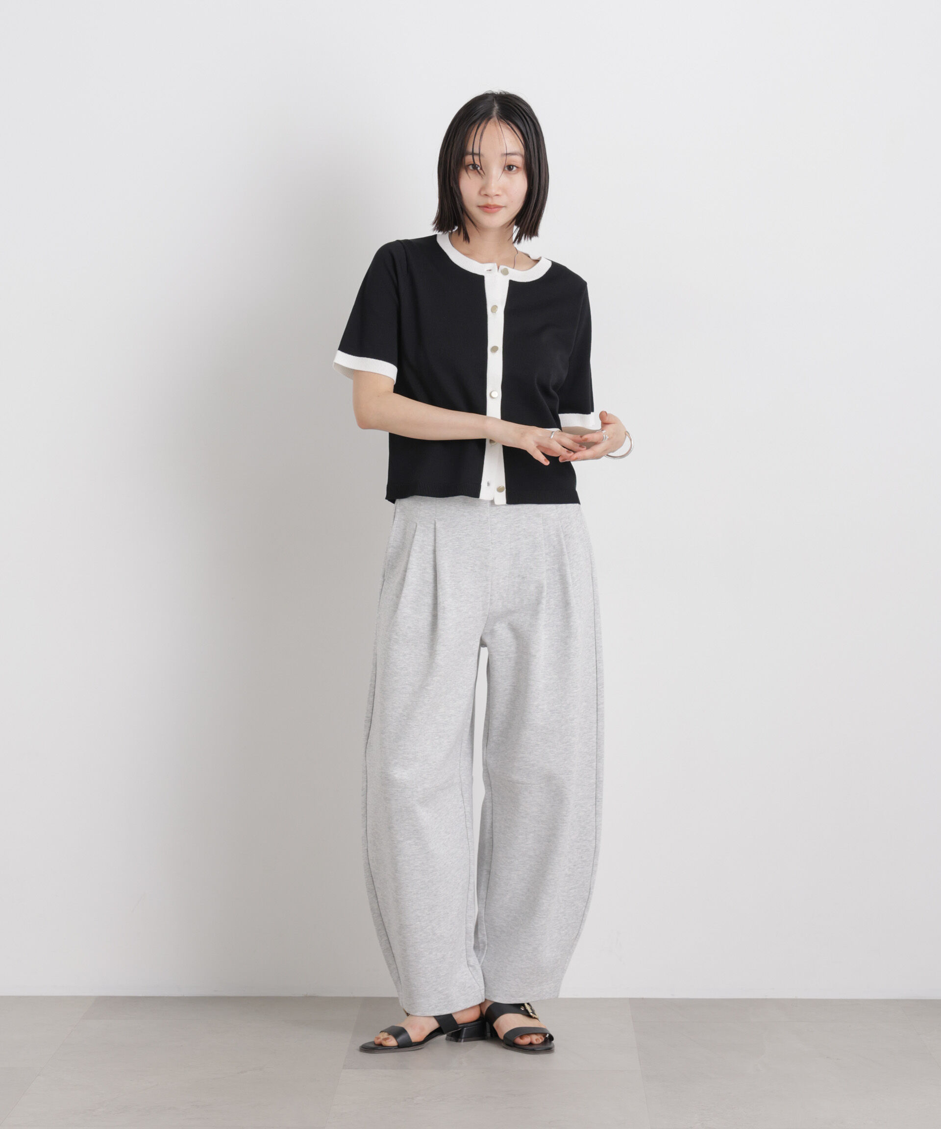 nano･universe「バイカラー金ボタンクルーネック半袖ニットカーディガン」|ニット・セーター|