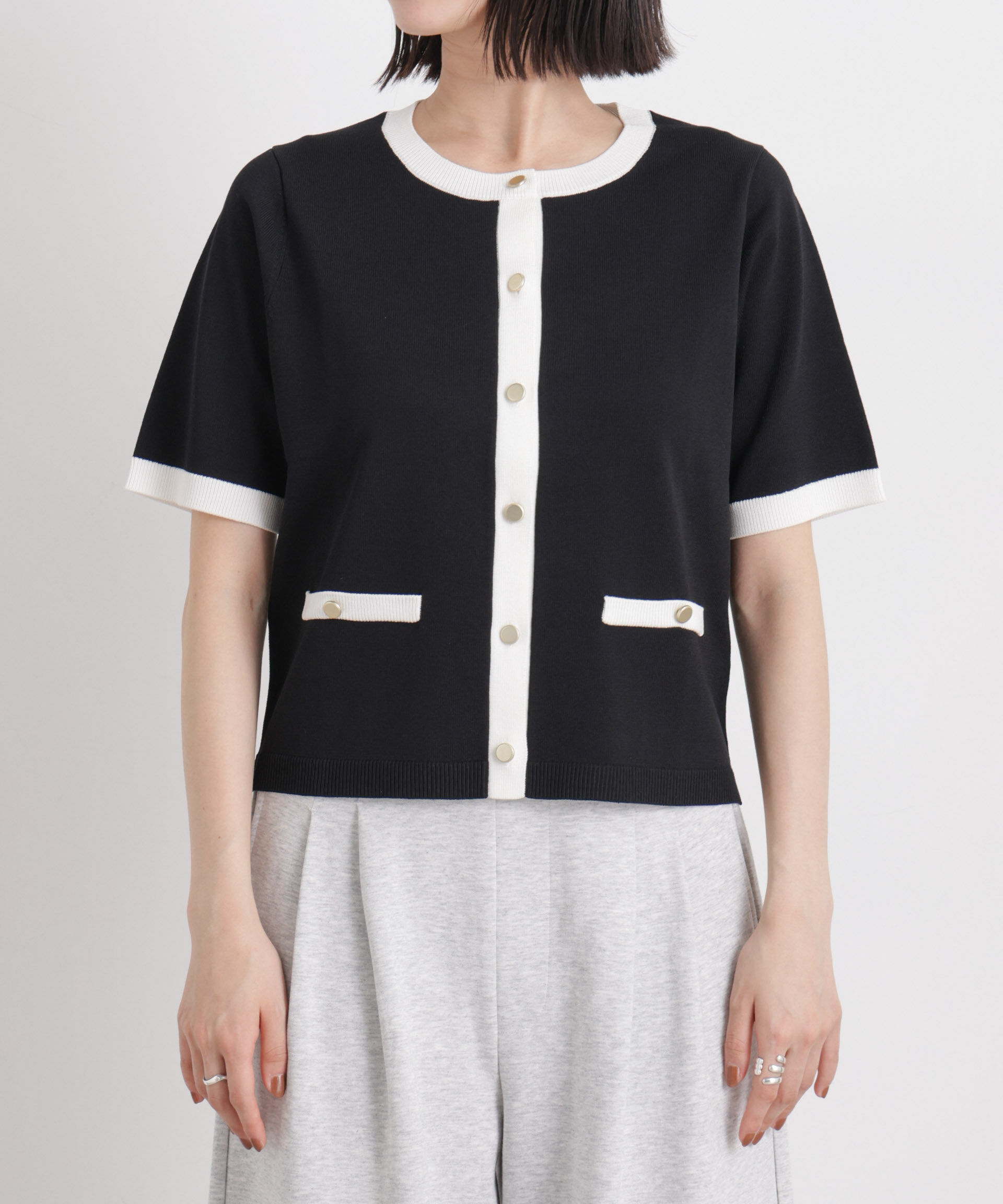 nano･universe「バイカラー金ボタンクルーネック半袖ニットカーディガン」|ニット・セーター|