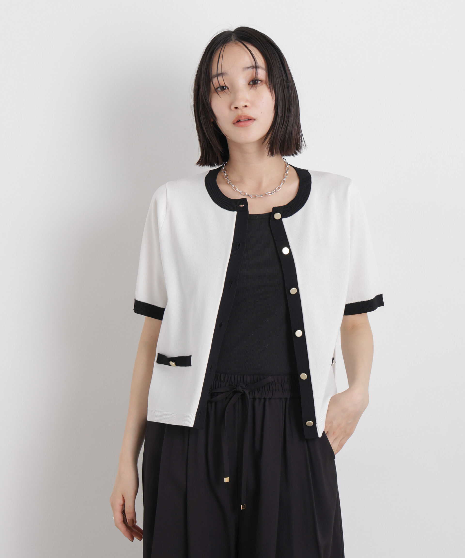 nano･universe「バイカラー金ボタンクルーネック半袖ニットカーディガン」|ニット・セーター|