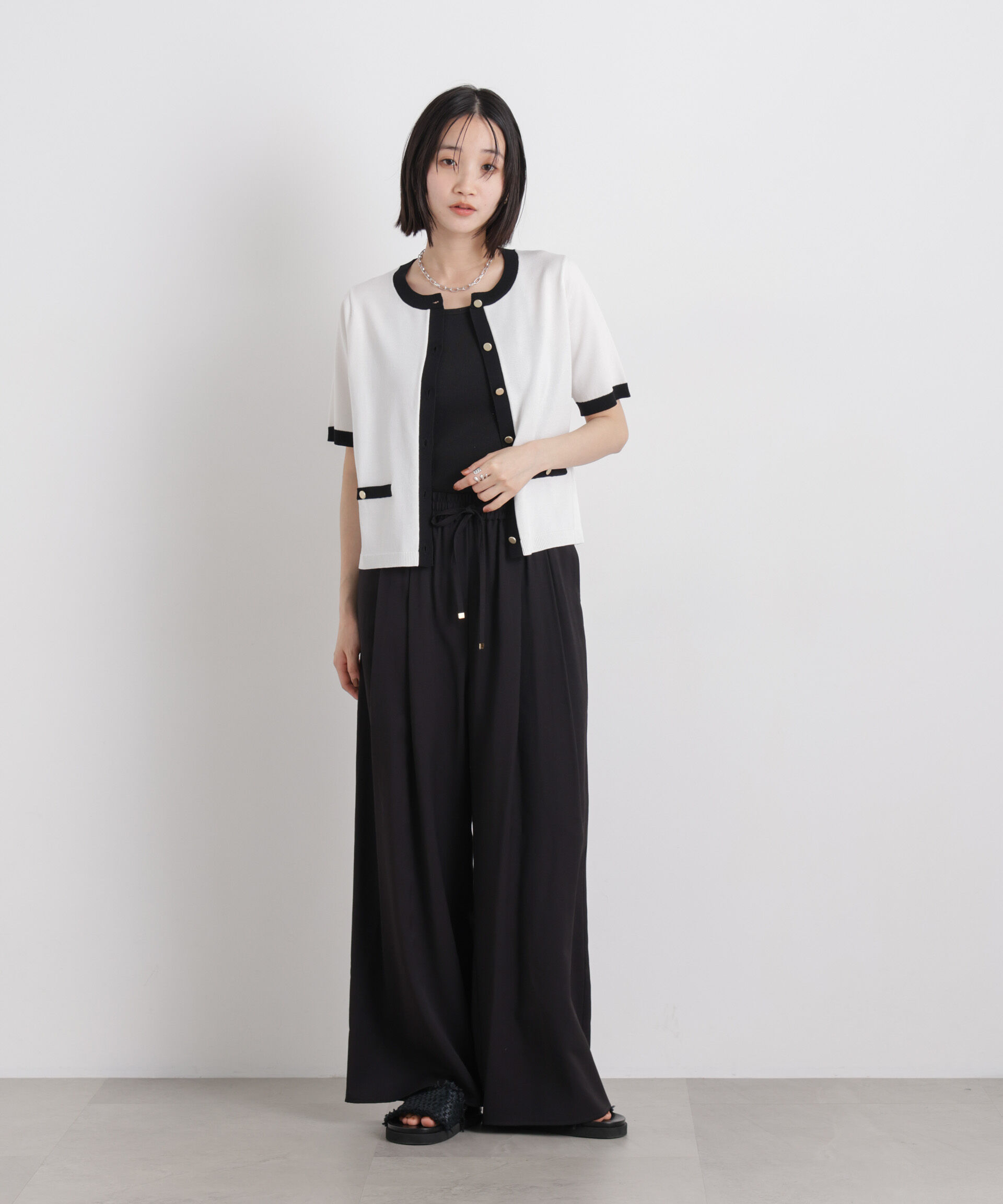 nano･universe「バイカラー金ボタンクルーネック半袖ニットカーディガン」|ニット・セーター|