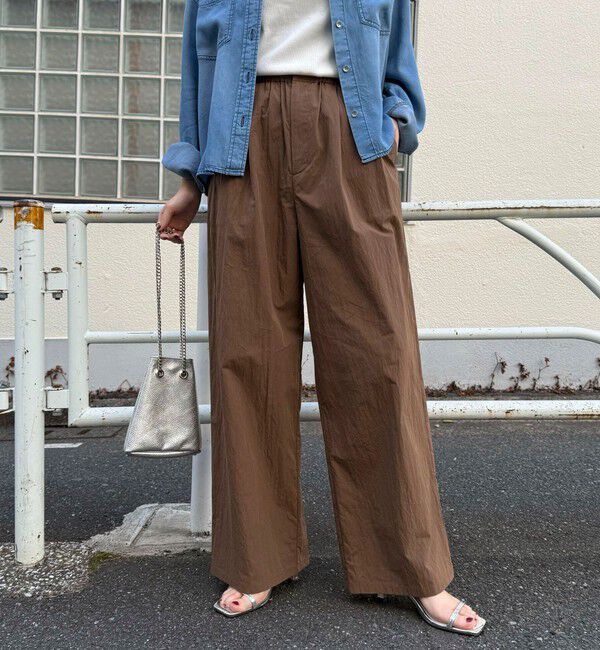 fredy emue「コットンナイロンタックギャザーパンツ」|チノ|ブラウン