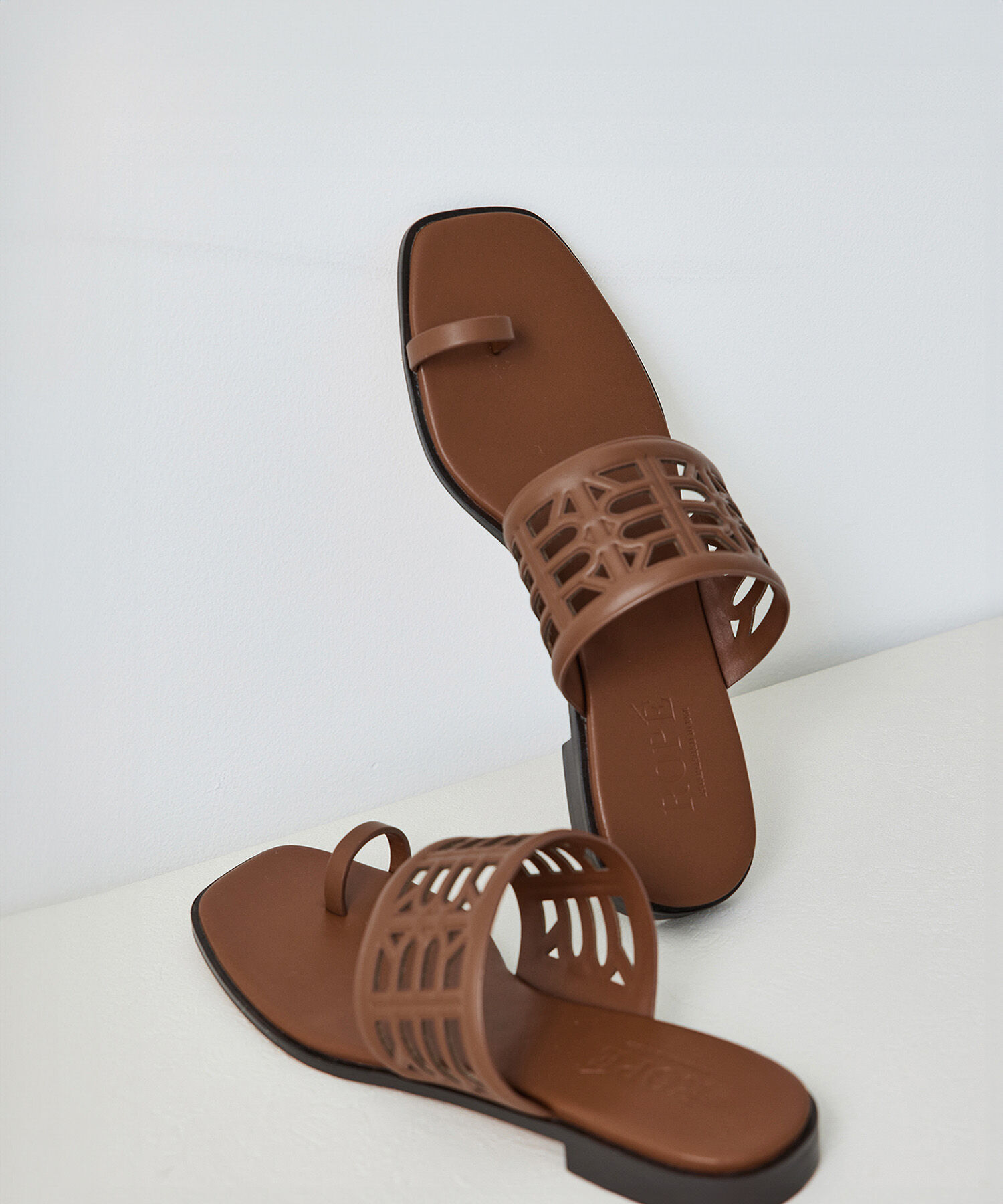 ROPE「Amelia Sandal （アメリア サンダル）【メディア掲載】」|サンダル|キャメル(25)