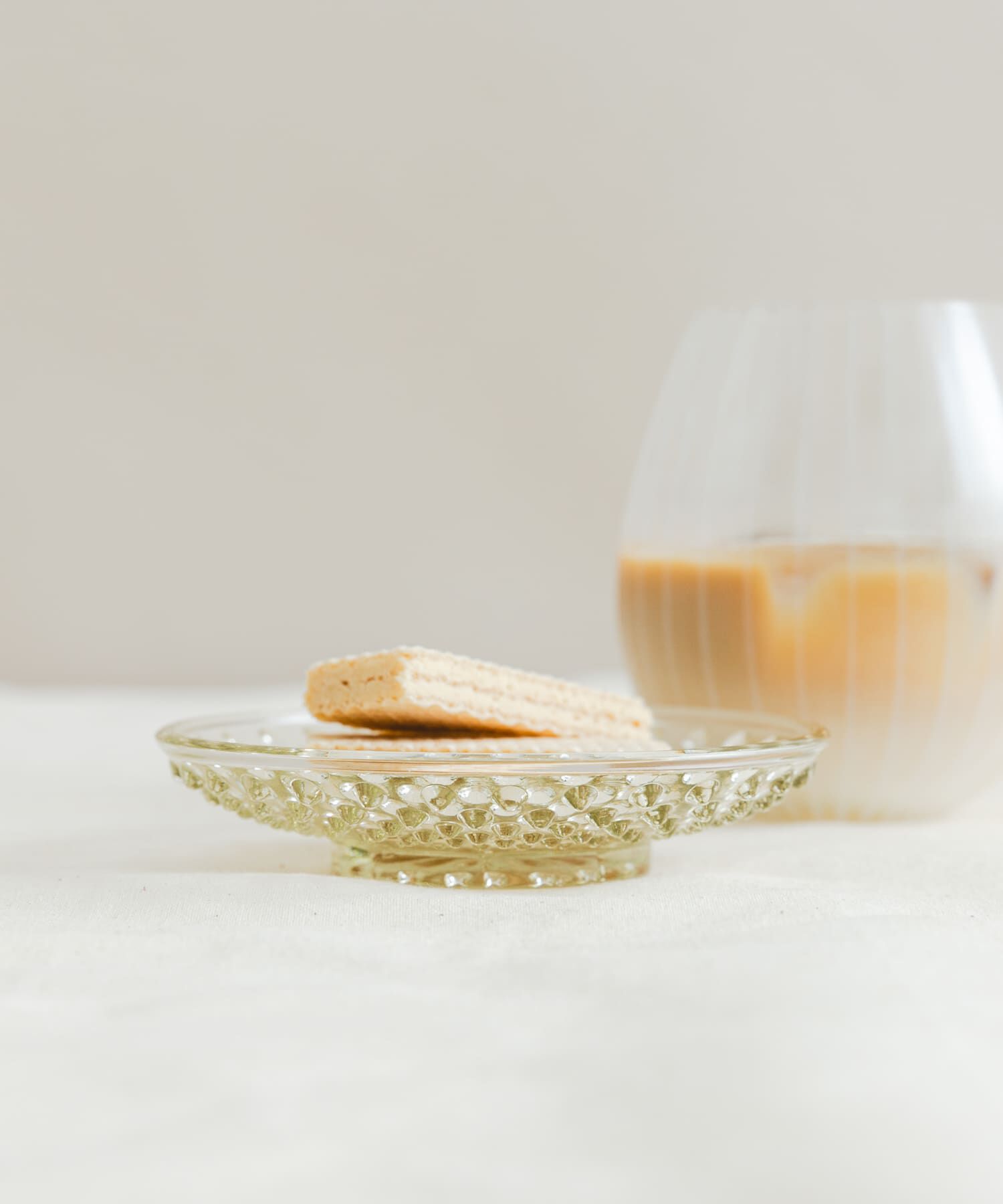 URBAN RESEARCH「『WEB限定』廣田硝子　あられ豆皿　アンバー」|食器・キッチングッズ|